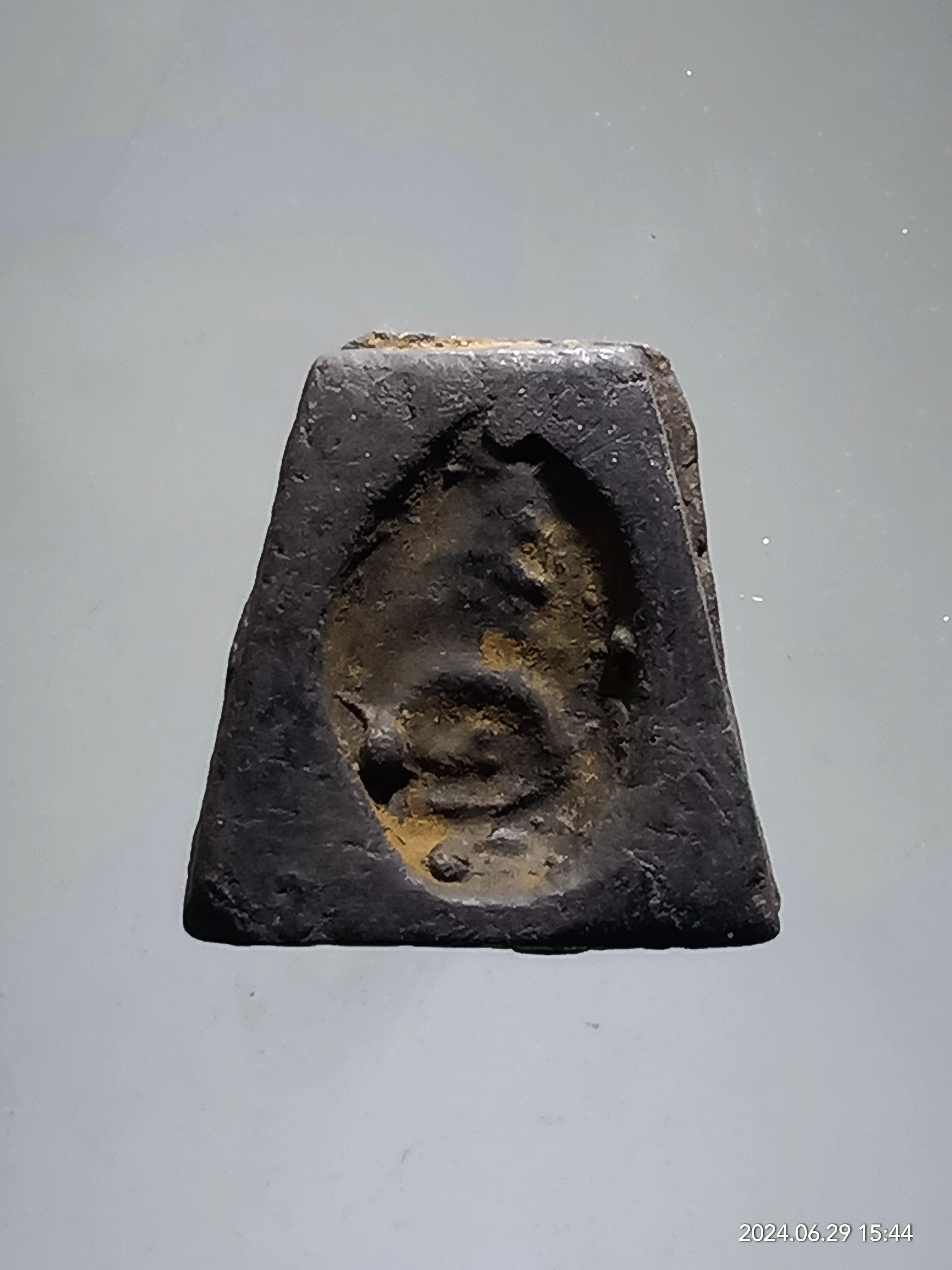 รหัสสินค้า พระเนื้อดิน เนื้อผง เนื้อว่าน 469 พระปิดตาเนื้อผง หลังยันต์อุ หลวงพ่อทาบ วัดกระบกขึ้นผึ้ง จังหวัดระยอง