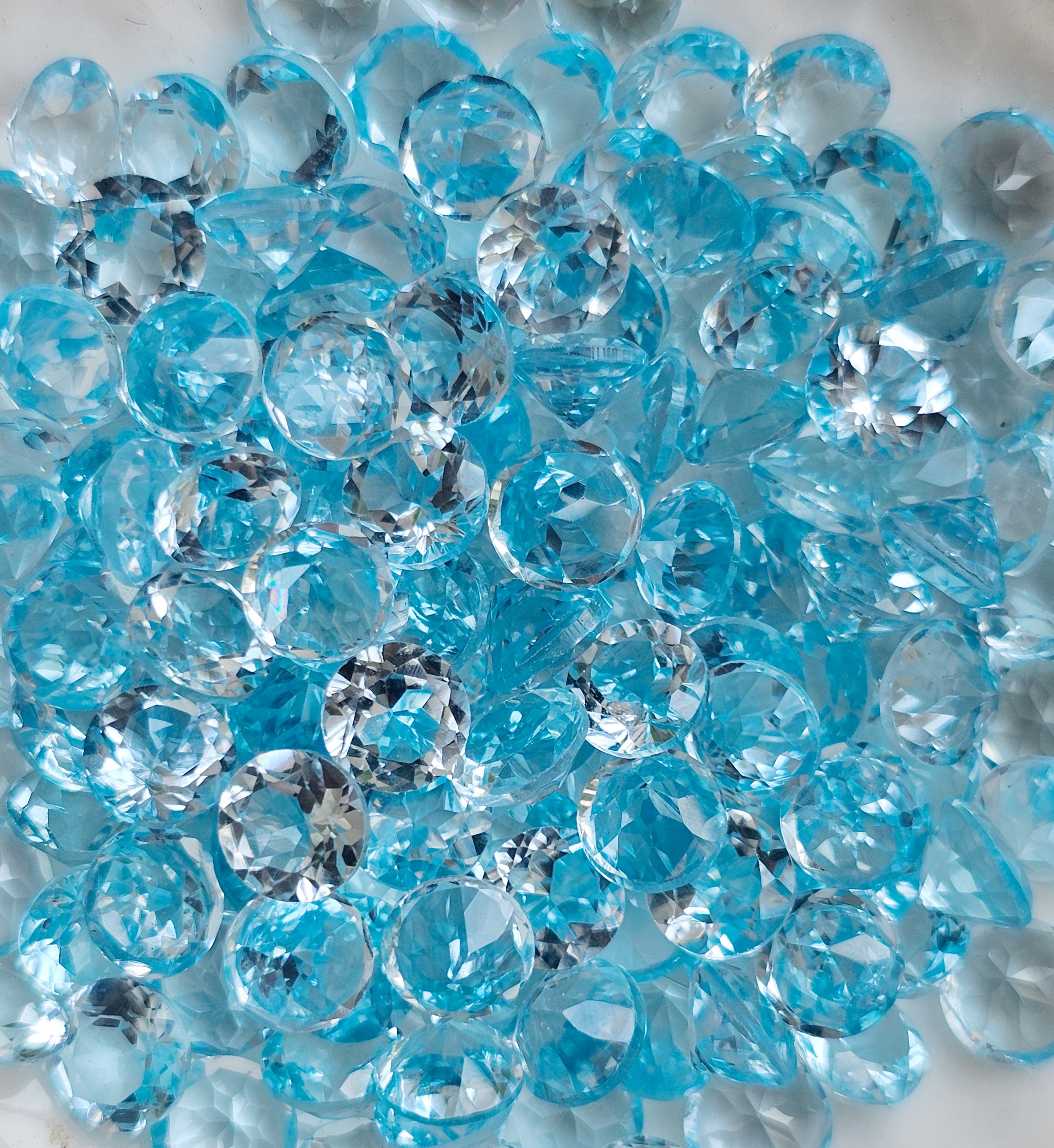 พลอยบลูโทปาสกลม 5.0 มม. 5 กะรัต