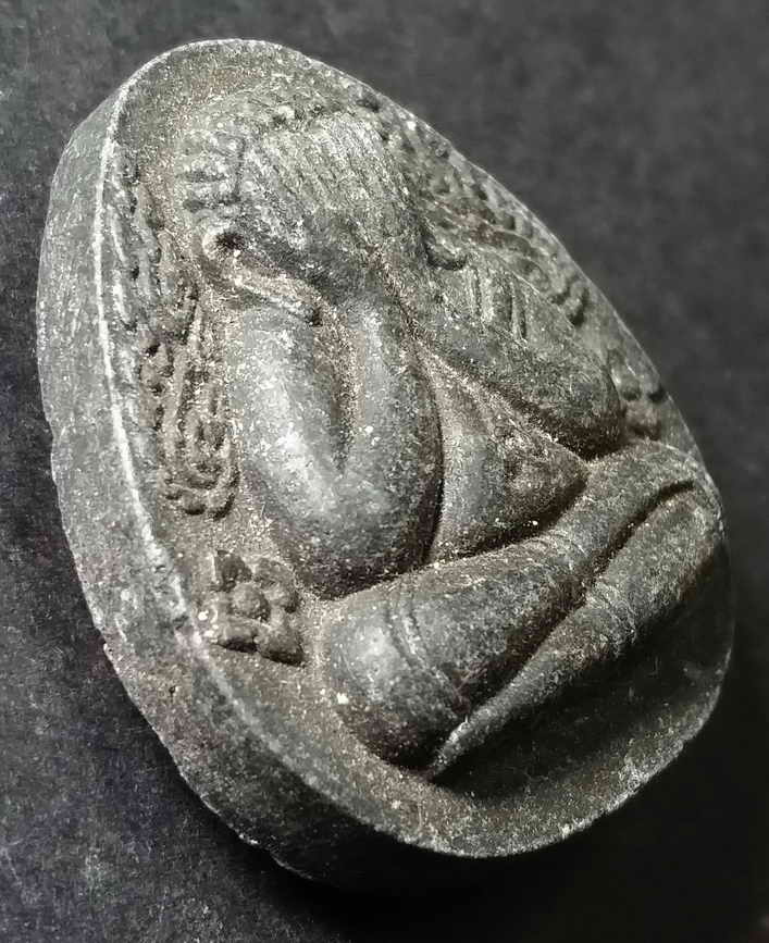 รหัสสินค้า ปัตตานี 005 พระปิดตาเนื้อผงใบลาน หลวงปู่ทวด วัดช้างให้ จังหวัดปัตตานี รุ่นมหาราช สร้างปี 2538 พระรายการนี้ให้เช่าบูชาแล้ว