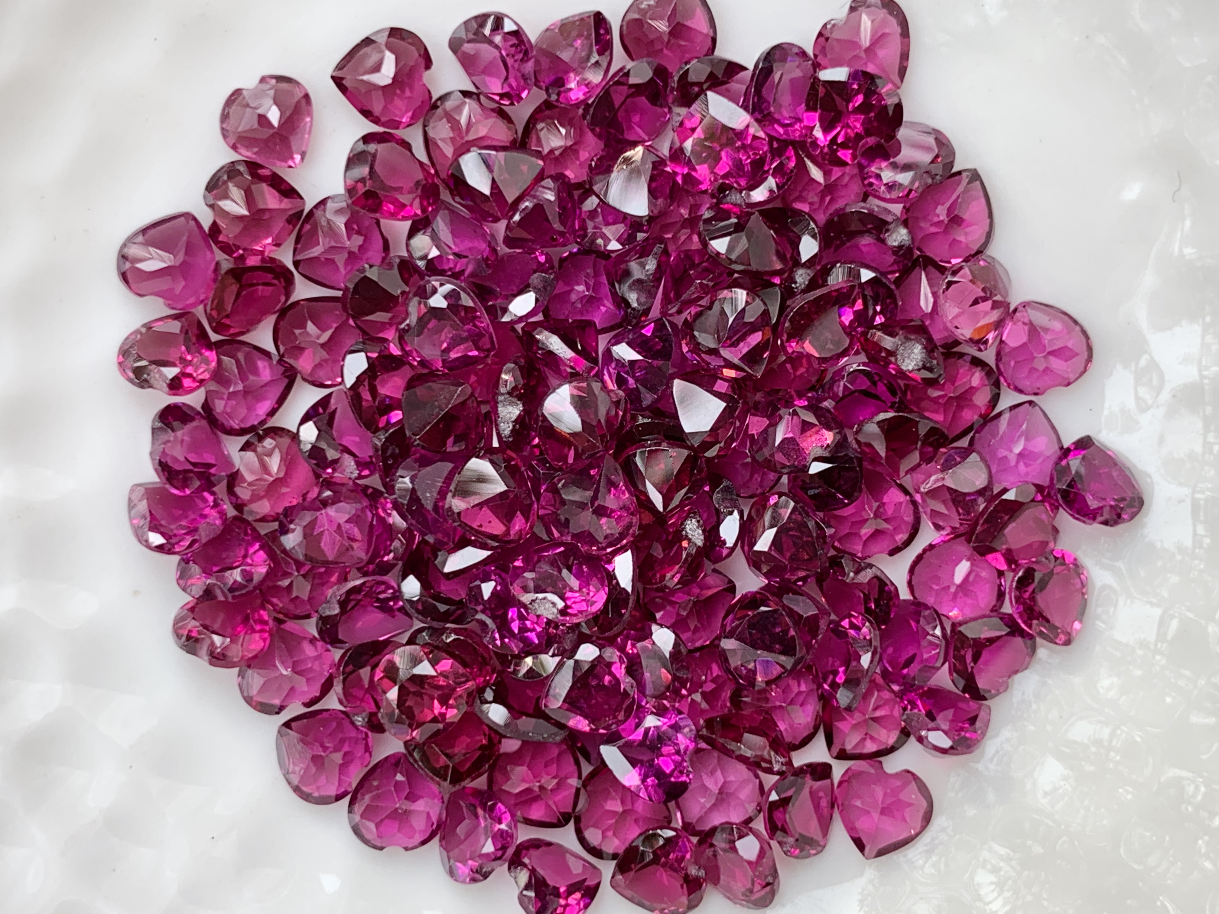 โรโดไลท์หัวใจ 4 มม. 5 กะรัต