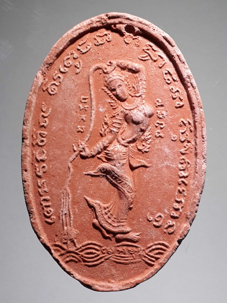 รหัสสินค้า พระไม่ทราบที่ 353 พระสิวลีเนื้อผง หลังแม่ธรณีบีบมวยผม ไม่ทราบสำนัก พระรายการนี้ให้เช่าบูชาแล้ว