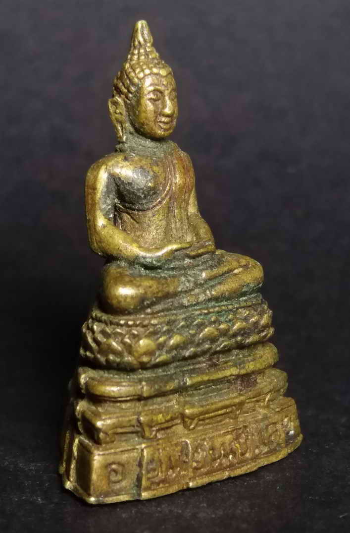 รหัสสินค้า พระกริ่ง พระหล่อ 019 รูปหล่ออุดกริ่ง พระพุทธปางสมาธิ เนื้อทองผสมไม่ทราบที่ ที่ฐานเขียนว่าอยู่เย็นเป็นสุข พระรายการนี้ให้เช่าบูชาแล้ว