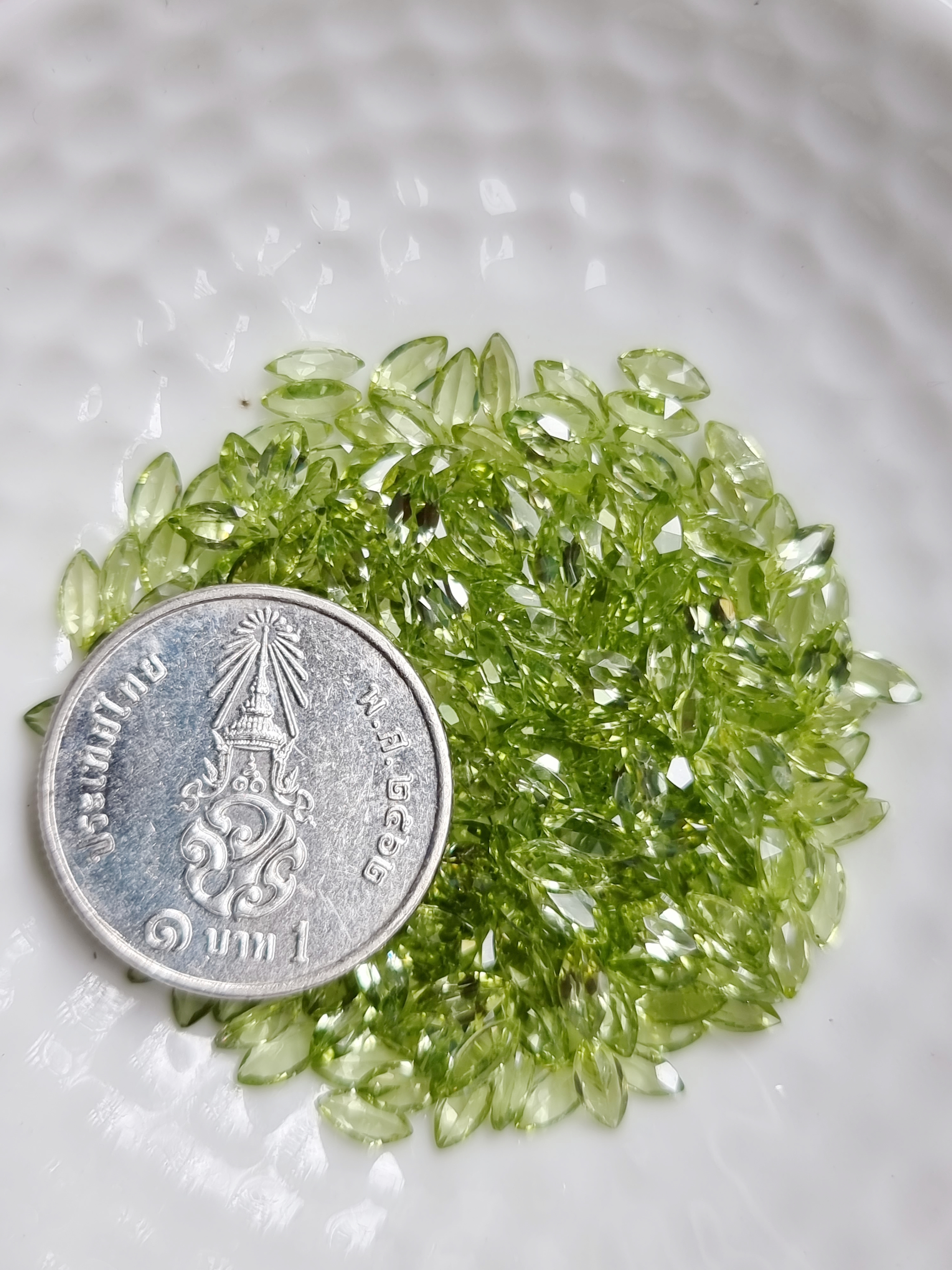 เพอริดอทมาคี 2.5x5 mm. 5 กะรัต