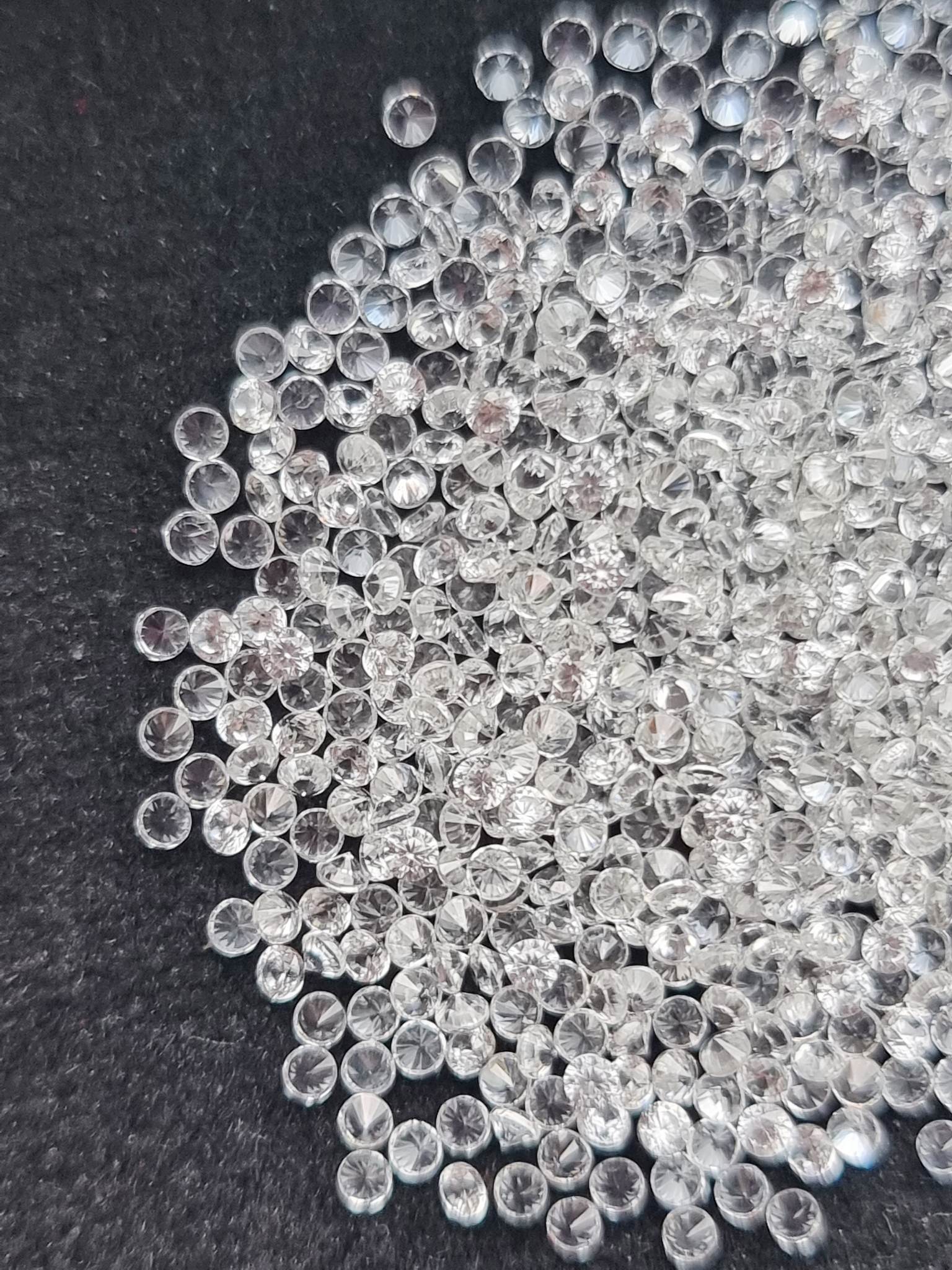 เพทายขาวกลมเจียรเหลี่ยม Size 1.6 มม. 1 กะรัต