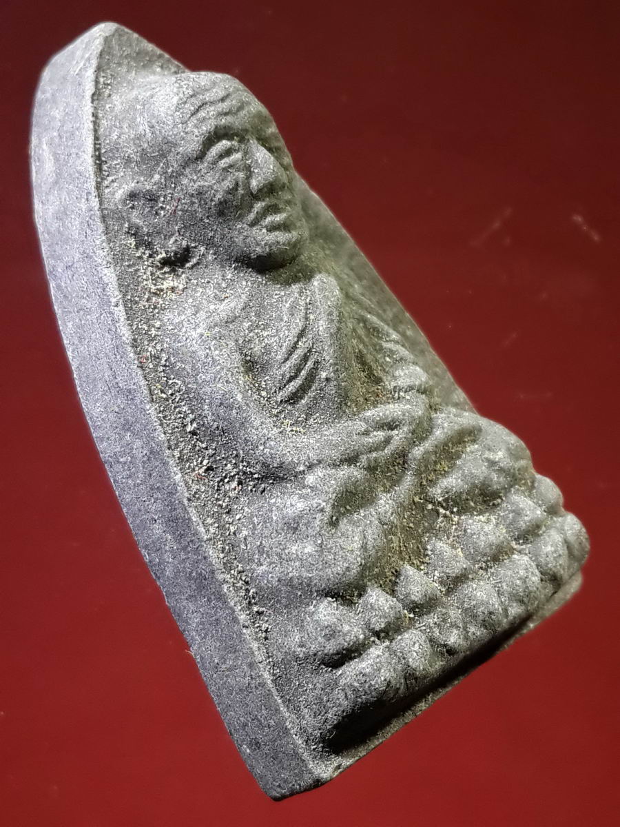 รหัสสินค้า หลวงปู่ทวด วัดต่างๆ 150 หลวงปู่ทวด วัดช้างให้ จ.ปัตตานี ไม่ทราบปีที่สร้าง เนื้อผงใบลาน หลังตัวหนังสือนูน