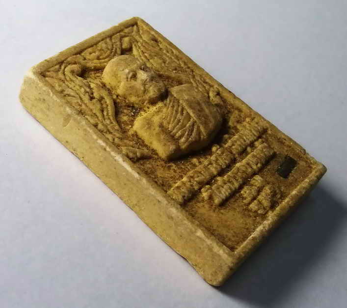 รหัสสินค้า พระเนื้อดิน เนื้อผง เนื้อว่าน 293 พระผงรูปเหมือนฝังตะกรุด หลวงพ่อหลี วัดสว่างอารมณ์ จังหวัดสุพรรณบุรี