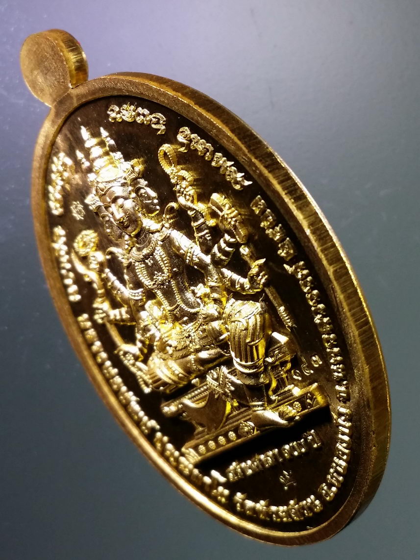 รหัสสินค้า พระมีกล่อง 089 เหรียญรูปไข่ กะไหล่ทอง ลงยาจีวร พื้นน้ำเงิน หลวงพ่อพัฒน์ วัดห้วยด้วน อำเภอหนองบัว จังหวัดนครสวรรค์ รุ่น พรหมพัฒน์พันล้าน ตอกโค๊ต หมายเลข ๑๔๓