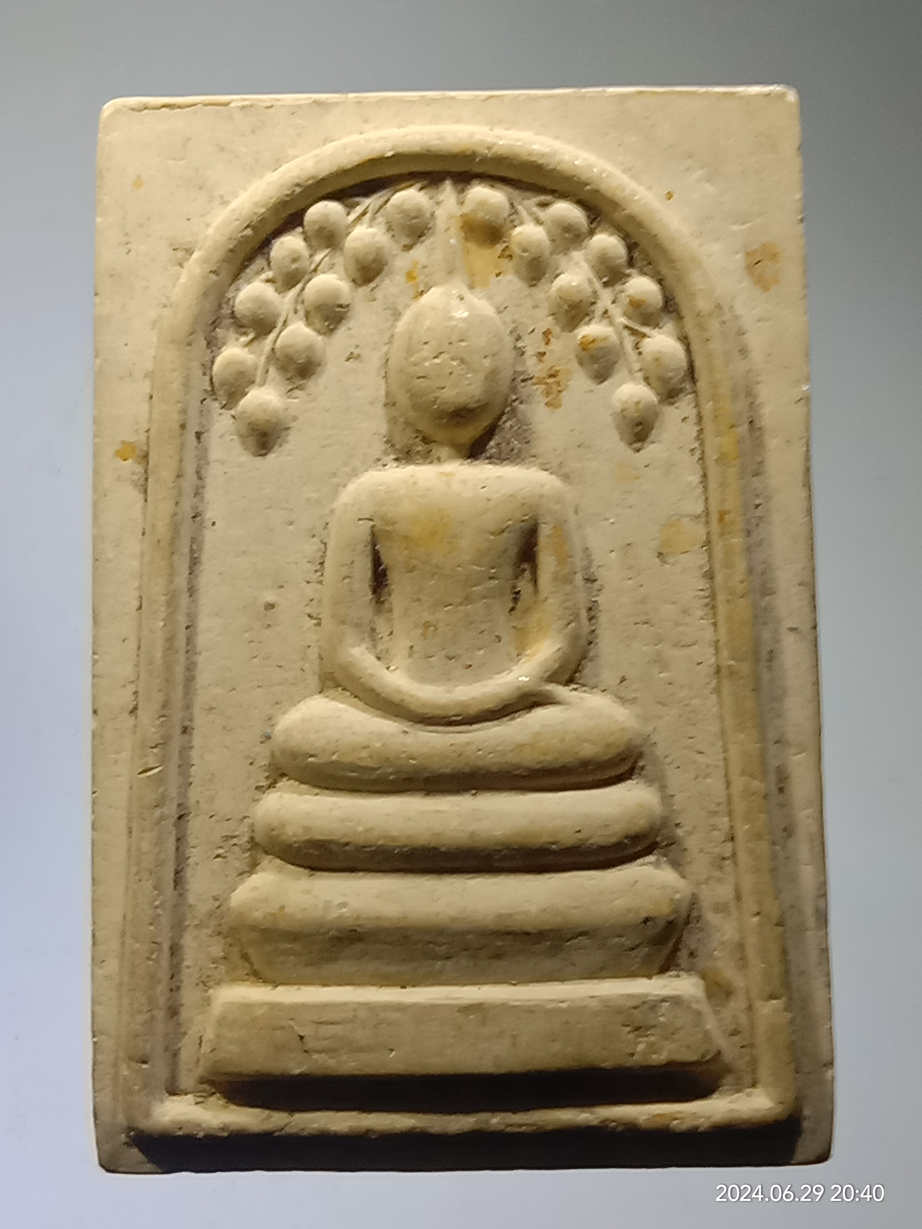 รหัสสินค้า พระสมเด็จ วัดต่างๆ 035 พระสมเด็จเนื้อผง พิมพ์ปรกโพธิ์ หลังพระนอน วัดพระนอน จังหวัดเพชรบูรณ์