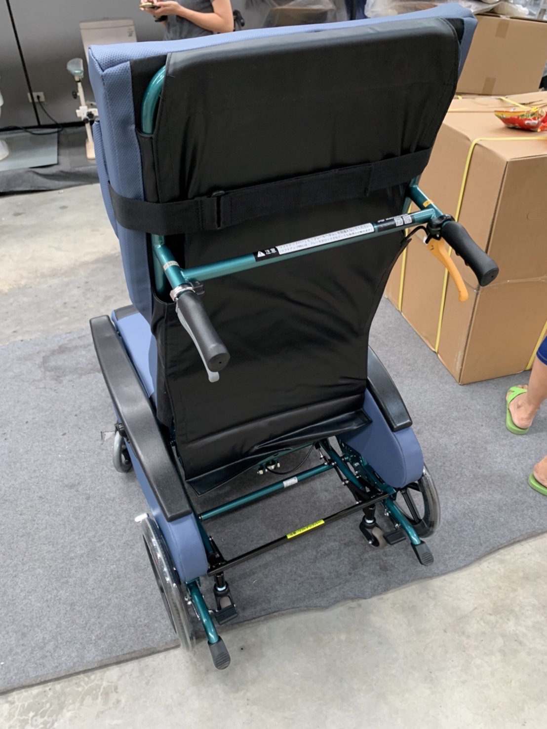 รถเข็นปรับเอนนอน แบรนด์ญี่ปุ่น Matsunaga Wheelchair (車いす) รุ่น FR31TR ขนาดมาตรฐาน เปิดประสบการณ์นอนที่สบายที่สุด + แถมฟรี สายรัดกันตก (รุ่นยอดนิยม)