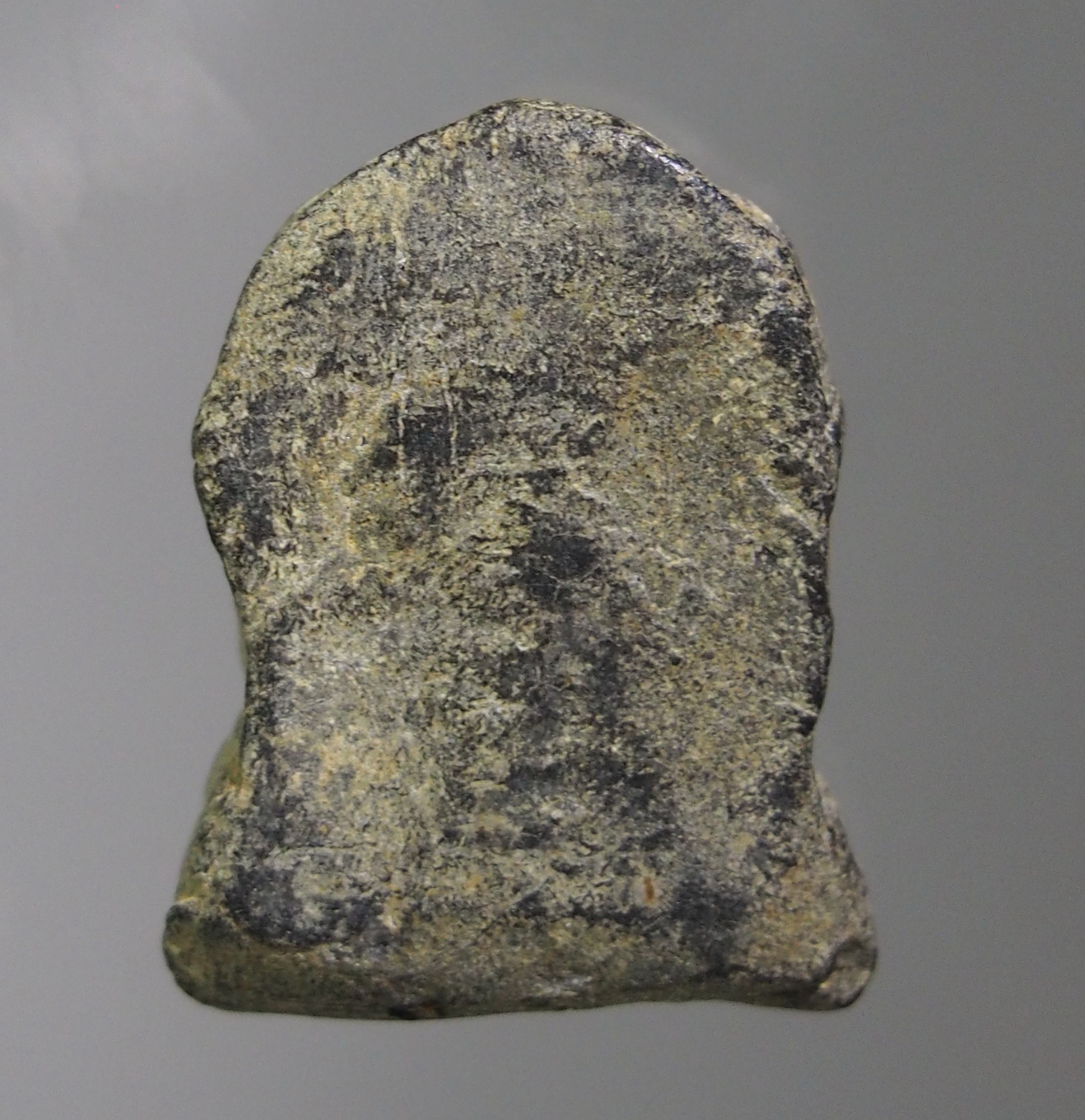 Antig on TT 003 พระปิดตา เนื้อผงใบลาน พิมพ์ยันต์ยุ่ง หลังเรียบ ไม่ทราบที่ เนื้อหาเก่ามีอายุ ไขขึ้นแล้วครับ พระรายการนี้ให้เช่าบูชาแล้ว