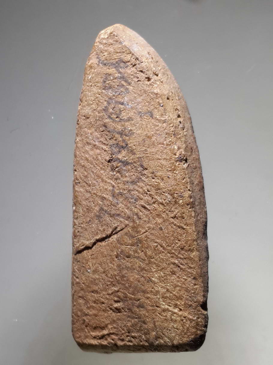 รหัสสินค้า พระไม่ทราบที่ 391 พระร่วงเนื้อดินเผา ปางอุ้มบาตร หลังตรายาง ไม่ทราบที่ พระรายการนี้ให้เช่าบูชาแล้ว