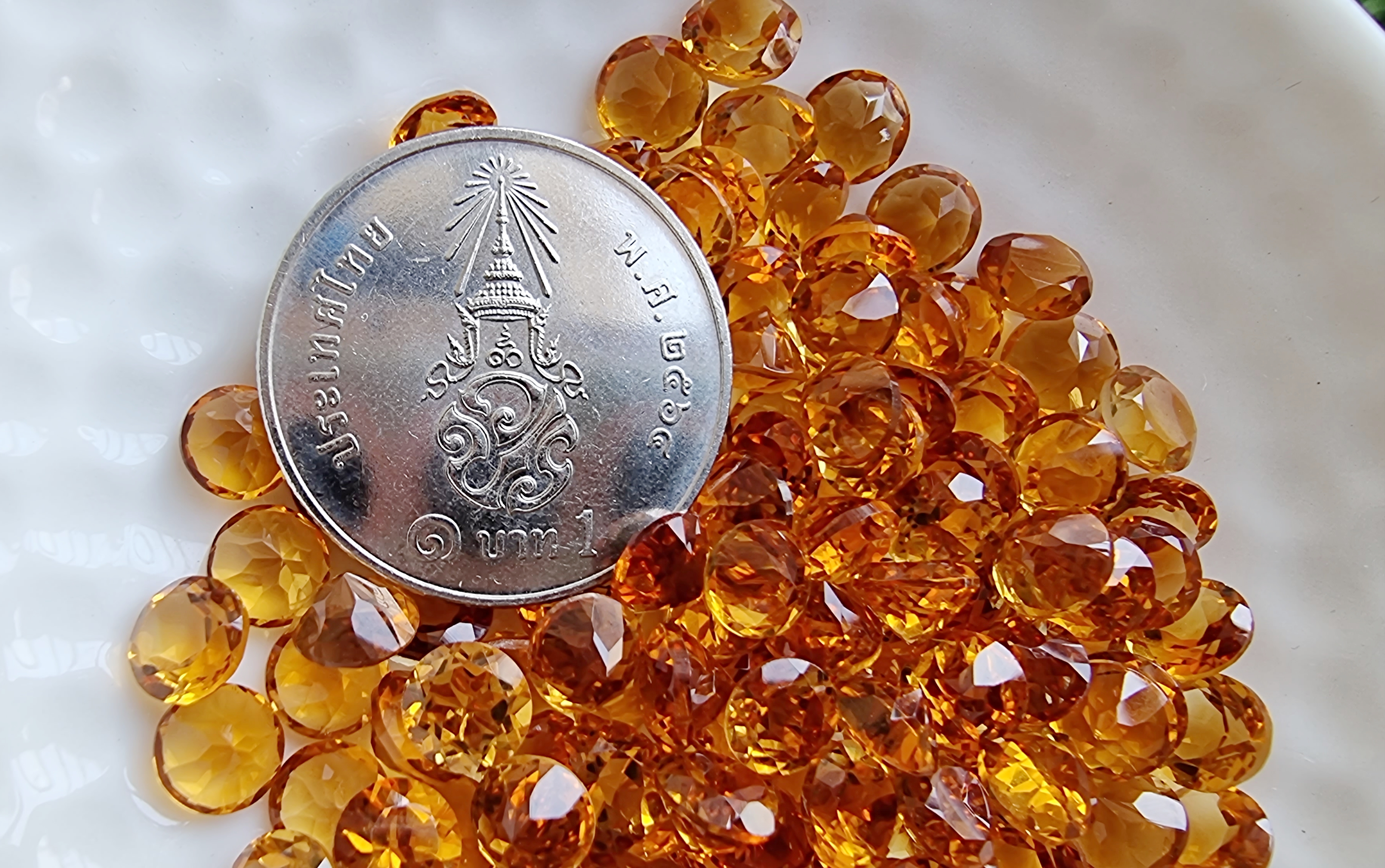 ซิทรินกลมเจียรเหลี่ยมเข้ม 5.0mm. 5 กะรัต