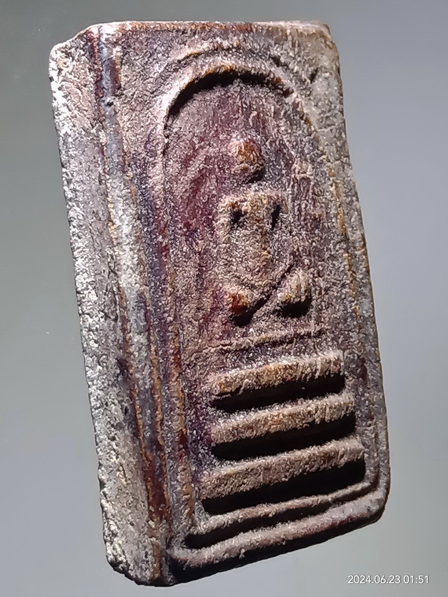 รหัสสินค้า พระสมเด็จ วัดต่างๆ 1209 พระสมเด็จข้างอุ หลวงพ่อเงิน วัดบางคลาน จังหวัดพิจิตร พระองค์นี้ลงรักน้ำเกลี้ยงมาแต่เดิม ตัวอุ กดพิมพ์มาไม่ชัด พิจารณาก่อนเช่าบูชาด้วยนะครับ