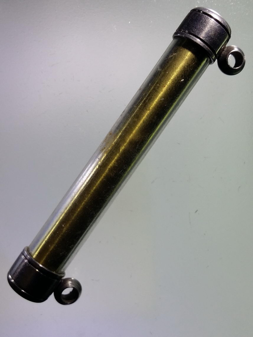 รหัสสินค้า เครื่องราง ล็อตเก็ต ภาพถ่าย 175 ตะกรุดทองฝาบาตร ไม่ทราบสำนัก พร้อมหลอดใส่ตะกรุด