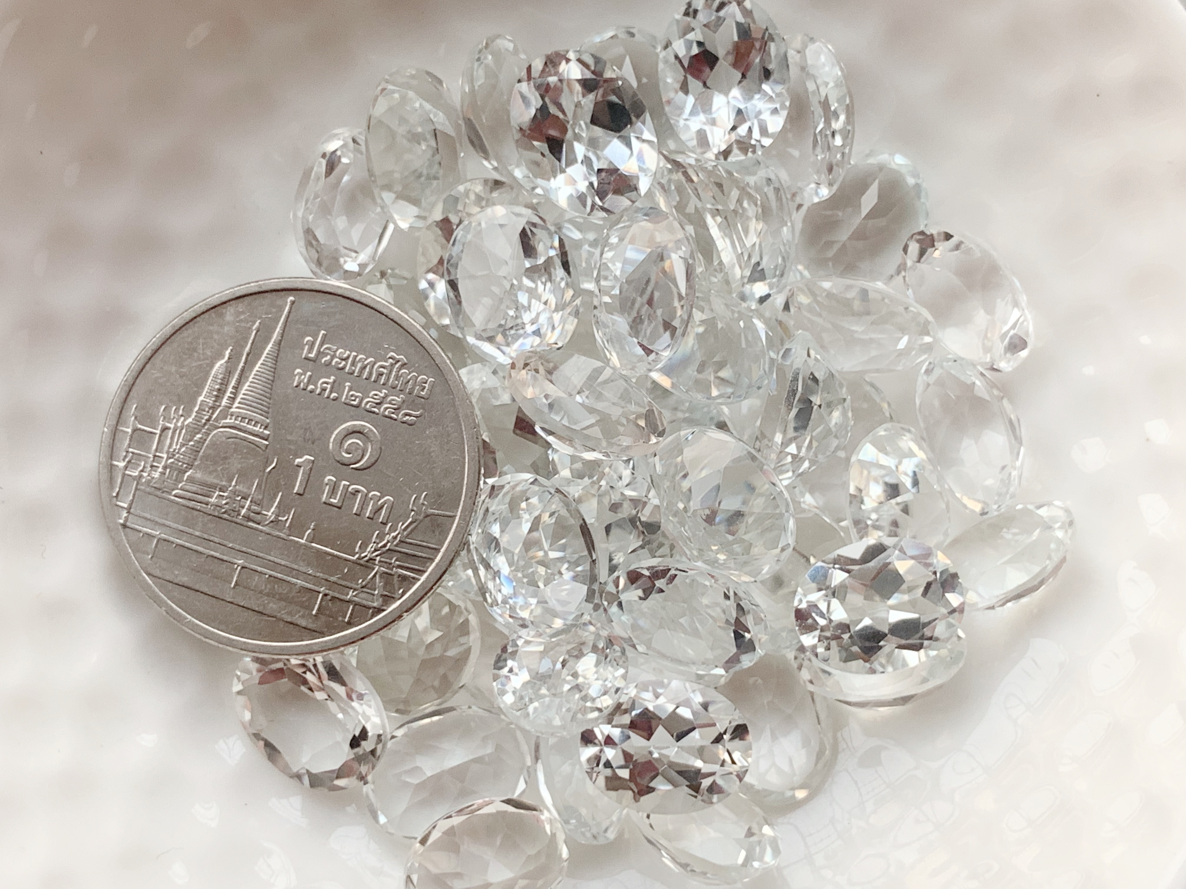 ไวท์โทปาสไข่ 9X7 มม. 1 เม็ด