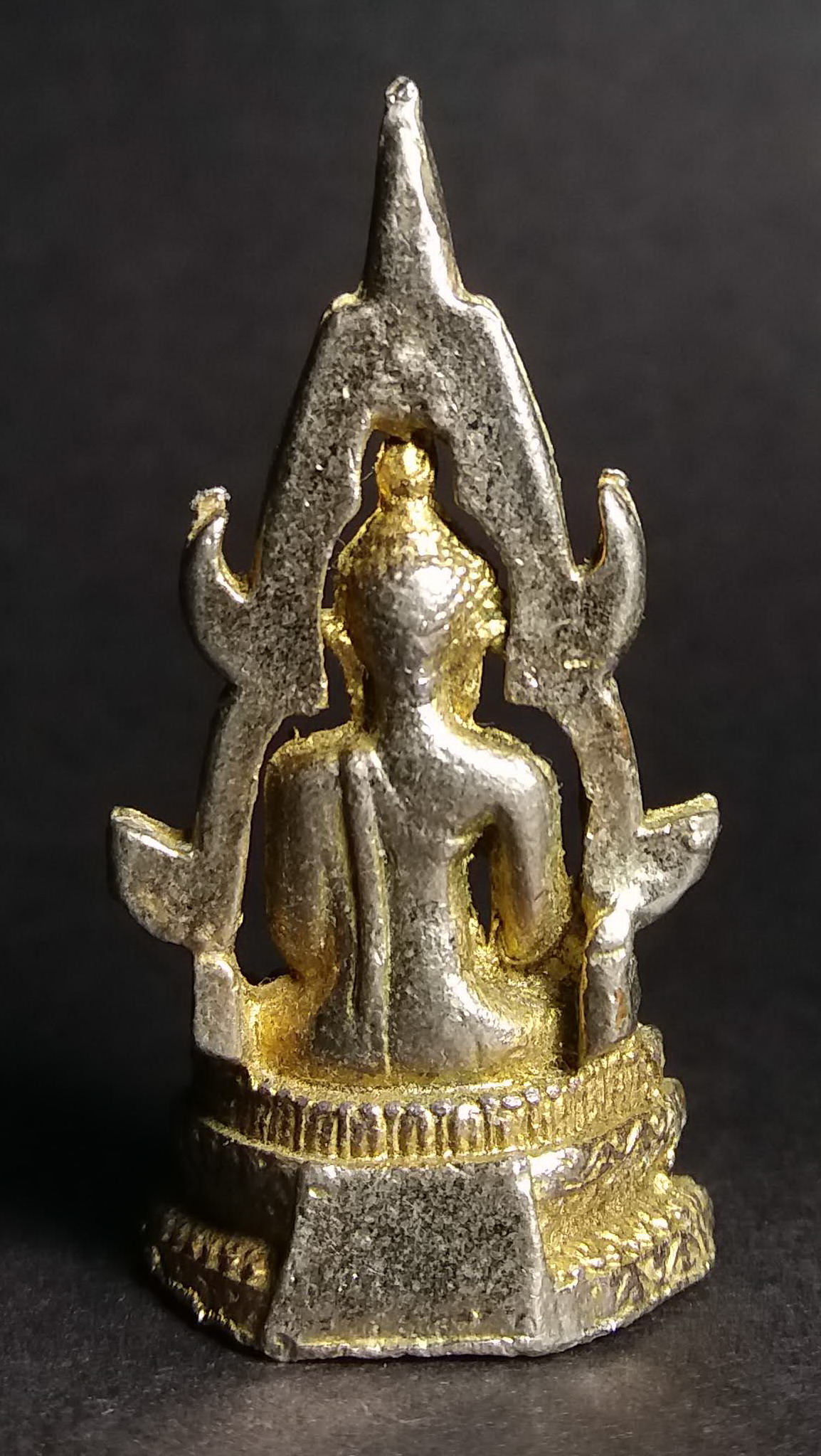 รหัสสินค้า พระกริ่ง พระหล่อ 002 รูปหล่อกะไหล่ทองสมเด็จองค์ปฐม หลวงพ่อฤาษีลิงดำ จ.อุทัยธานี ปลุกเสก พระรายการนี้ให้เช่าบูชาแล้ว