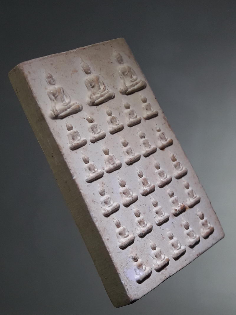 รหัสสินค้า พระเนื้อดิน ผง ว่าน 10425 พระพุทธเจ้า 28 พระองค์ หลังยันต์เกราะเพชร วัดป่าพรหมยาน สร้างปี 2555