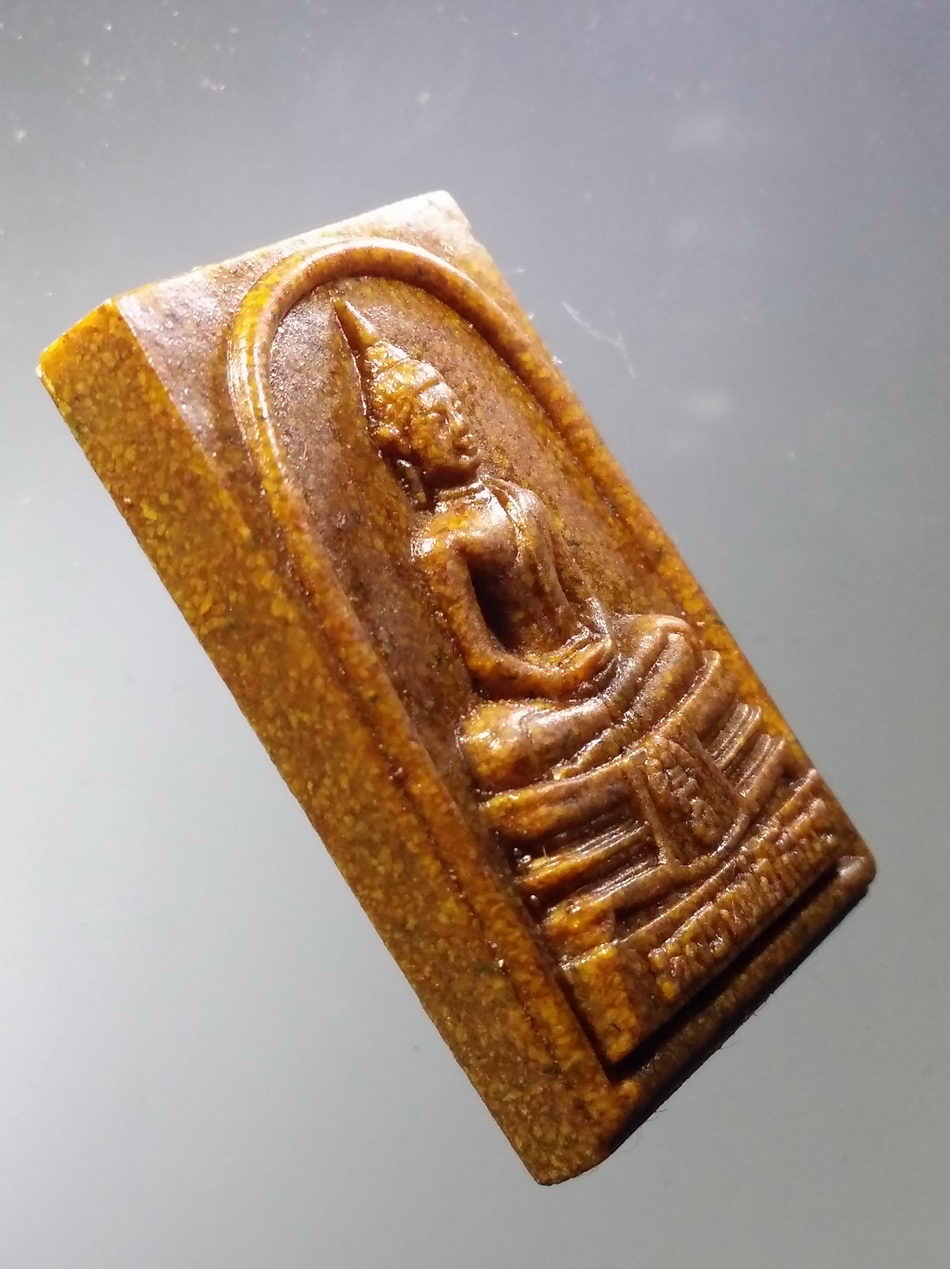 รหัสสินค้า พระมีกล่อง 3747 หลวงพ่อโสธร เนื้อกระเบื้องหลังคาโบสถ์ วัดโสธรวรารามวรวิหาร จังหวัดฉะเชิงเทรา พิมพ์หน้าพระประธาน