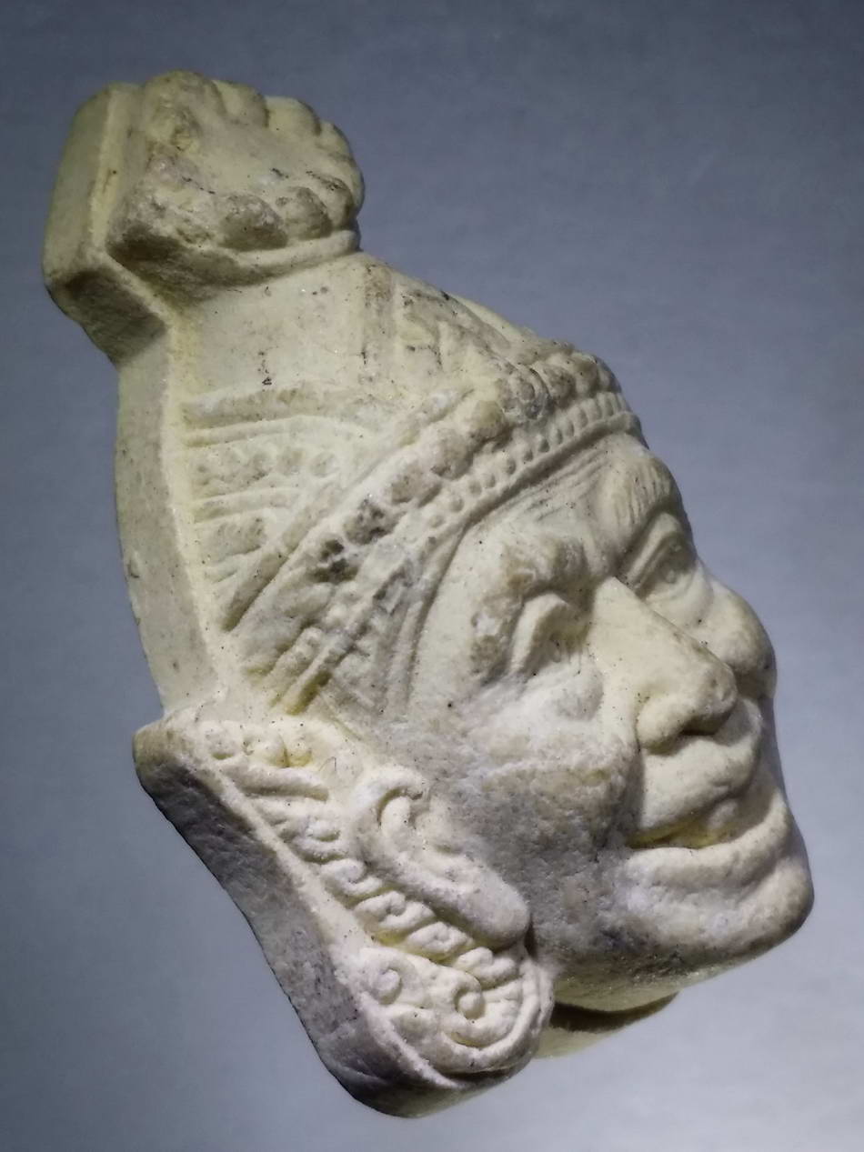 รหัสสินค้า พระไม่ทราบที่ 317 เศียรพ่อแก่บรมครูเนื้อผง หลังปั๊มตรายาง ชื่อวัดอ่านไม่ออก ไม่ทราบที่