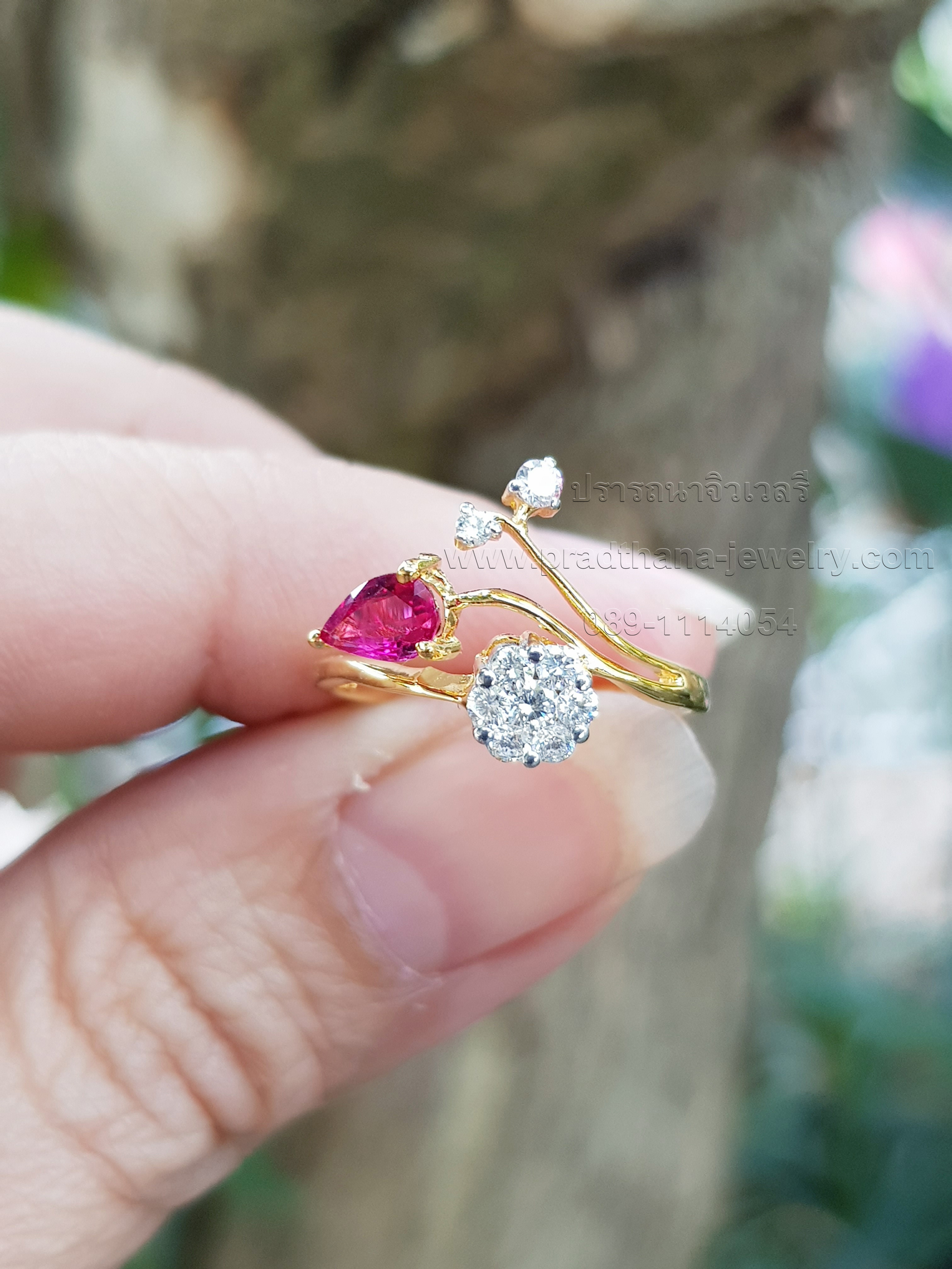 แหวนดอกไม้ก้านพลิ้วทับทิมเพชร **จองแล้ว**