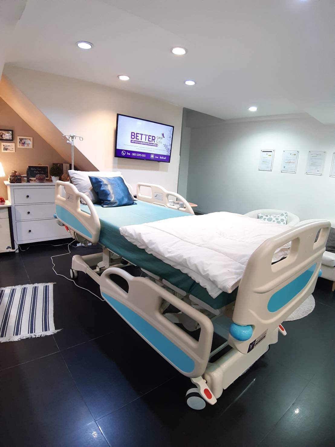 ชุดเตียงผู้ป่วยปรับไฟฟ้า GS-828 ราวกั้นปีกนกยาว (มาพร้อมรีโมทฝังปีกและรีโมทมีสาย) มีแบตเตอรี่สำรองไฟ + พร้อมที่นอนเพื่อสุขภาพ MEMORY FOAM + ชุดผ้าปูที่นอน + ผ้ายางกันเปื้อน