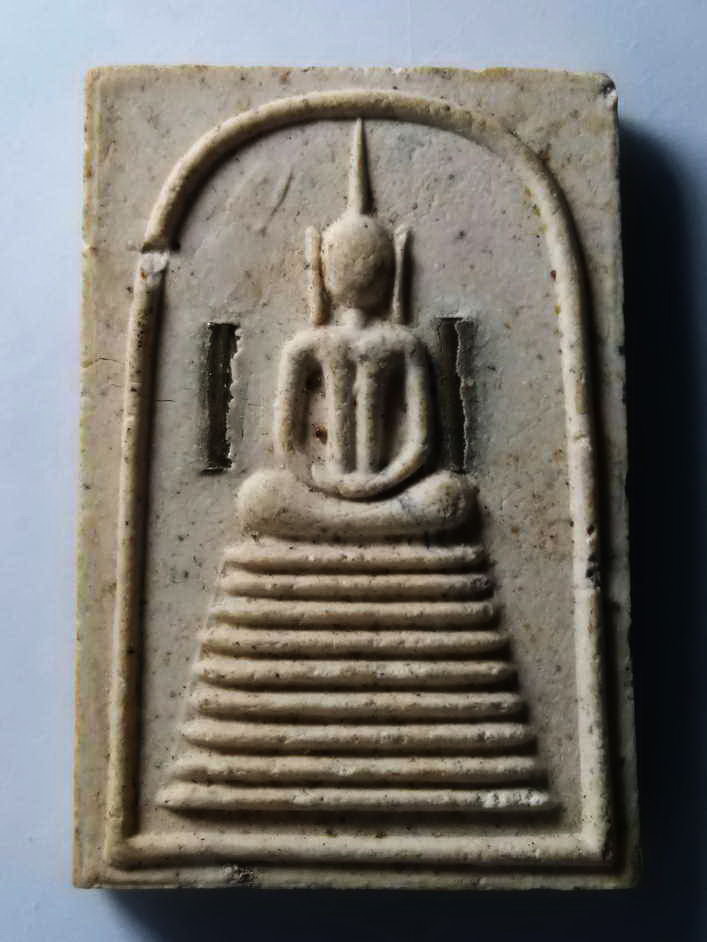 รหัสสินค้า พระสมเด็จ วัดต่างๆ 229 พระสมเด็จฐาน 9 ชั้น คูณบารมี เนื้อผงฝังตะกรุด 2 ดอก หลวงพ่อคูณ วัดบ้านไร่ อำเภอด่านขุนทด จังหวัดนครราชสีมา รุ่นกูให้ทำ