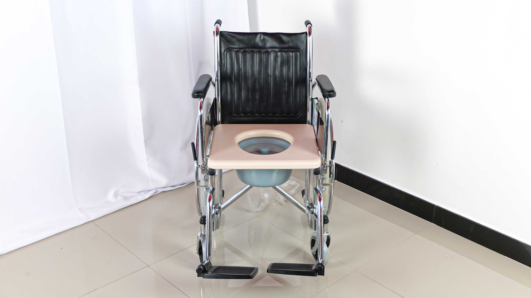 PS102 รถเข็นนั่งถ่ายเหล็กชุบโครเมี่ยม + พร้อมเบาะรองนั่ง