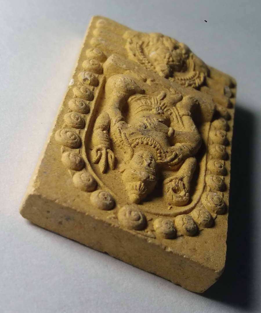 รหัสสินค้า จตุคามรามเทพ 078 จตุคามรามเทพ หลังพระธาตุเจดีย์ แม่ธรณีบีบมวยผม ไม่ทราบรุ่น จตุคามรามเทพ รายการนี้ให้เช่าบูชาแล้ว