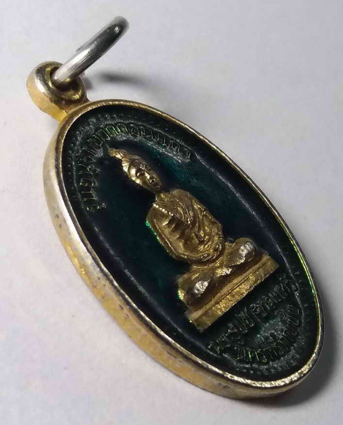 รหัสสินค้า เชียงใหม่ 016 เหรียญกะไหล่ทองลงยา พระรูปชีจามเทวี นครหริภุญชัย รุ่นอนุรักษ์วัดดอนแก้ว หลังพระนางเจ้าจามเทวี สร้างปี 2539 พระรายการนี้ให้เช่าบูชาแล้ว