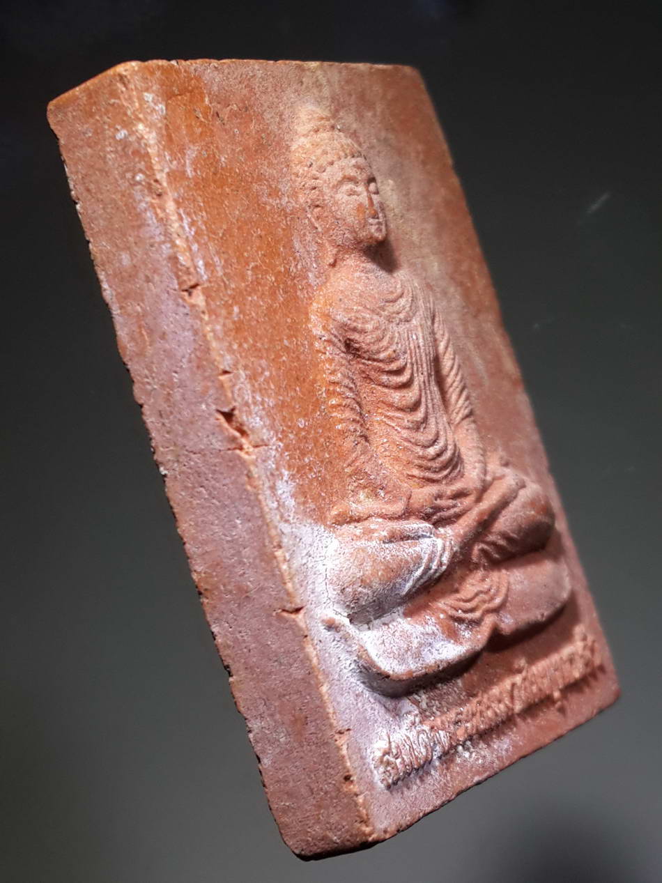 รหัสสินค้า พระไม่ทราบที่ 281 สมเด็จพระสัมมาสัมพุทธเจ้า เนื้อผงหลังเรียบ ไม่ทราบที่