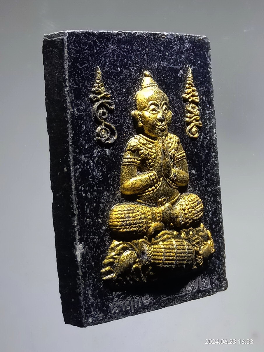 รหัสสินค้า พระเนื้อดิน เนื้อผง เนื้อว่าน 227 สังข์ทองเรียกทรัพย์ เนื้อผงใบลาน ทาทองบรอนซ์ วัดพระยาสุเรนทร์ รุ่นรวยชาตินี้ กดพิมพ์นำฤกษ์ หมายเลข 4272 laser