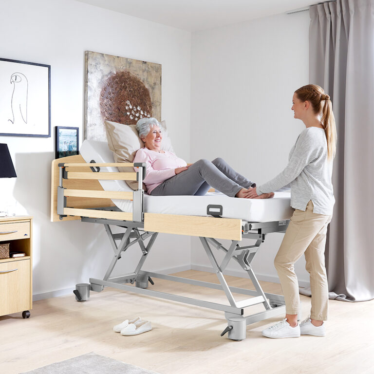 ชุดเตียงคนป่วยไฟฟ้า LIBRA จากประเทศเยอรมัน (เตียงปรับต่ำสุด 25 cm.) ราวกั้นเตียง 2 ตอน แบบเต็มเตียง + พร้อมที่นอนโฟมป้องกันแผลกดทับ MERCURY หนา 15 ซม. จากประเทศอังกฤษ + ชุดผ้าปูที่นอน