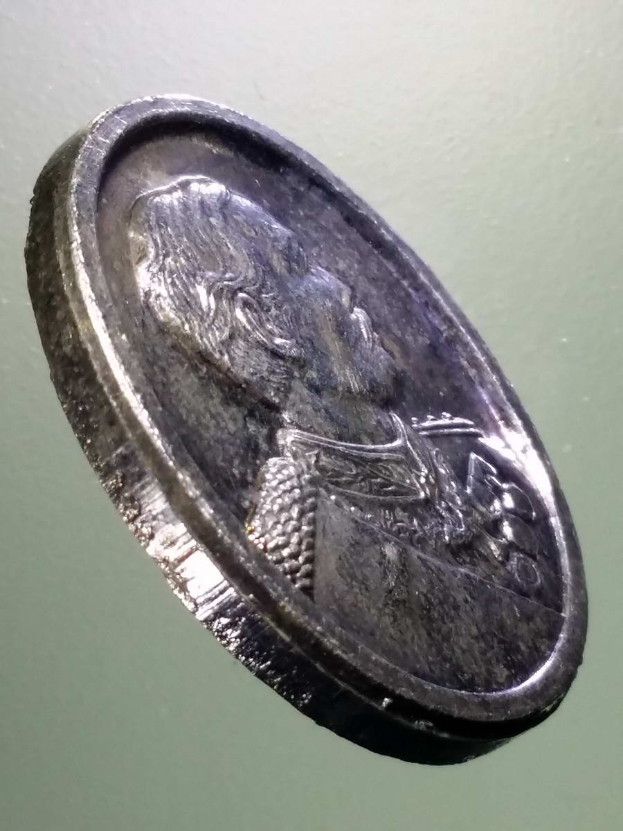 รหัสสินค้า พระมหากษัตริย์ และบุคคลสำคัญ 271 เหรียญกะไหล่นิกเกิลรัชกาลที่ 5 วัดเสนาสนาราม จังหวัดอยุธยา สร้างปี 2536 พระรายการนี้ให้เช่าบูชาแล้ว