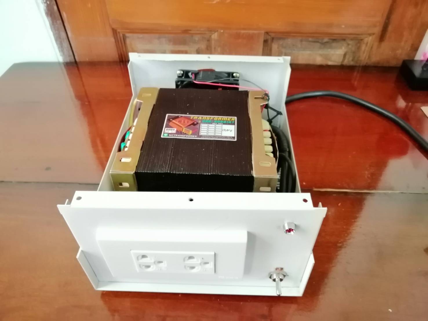 หม้อแปลง Step Down 220 To 110V 1500Watt