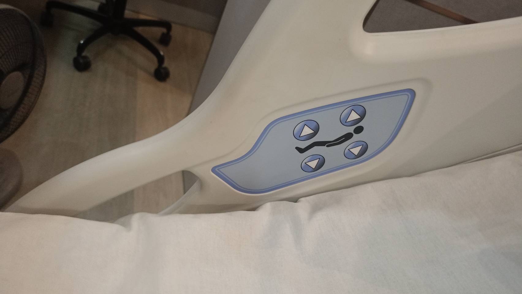 ชุดสุดคุ้ม E เตียงผู้ป่วยปรับระดับไฟฟ้า 5 ฟังก์ชั่น Hill-Rom รุ่น Centuris Type C แบบราวกั้นปีกนกยาว + ฟูก Hill-Rom NP50 แบรนด์จากประเทศสหรัฐอเมริกา + แถมพิเศษ หมอน + ผ้าปูที่นอน + ผ้ายาง + เก้าอี้นั่งอาบน้ำ + ไม้เท้า รับประกัน 1 ปี (รุ่นขายดี)