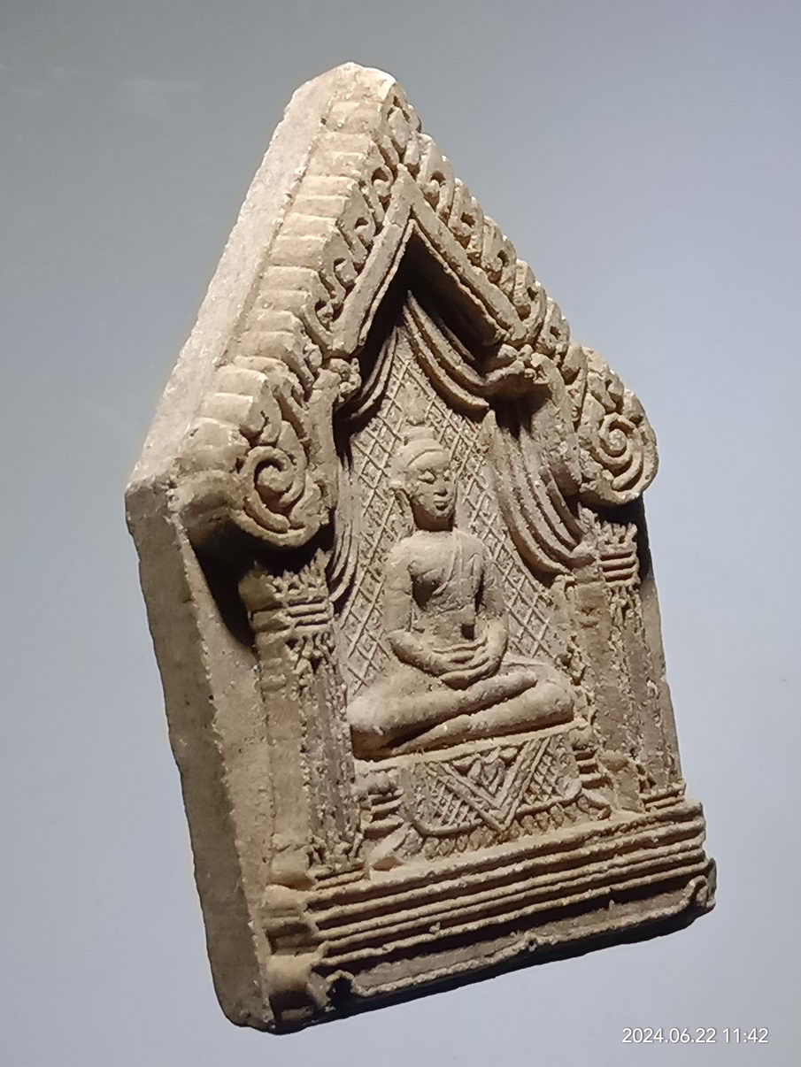 รหัสสินค้า พระเนื้อดิน เนื้อผง เนื้อว่าน 080 พระพุทธโสธร ซุ้มบัลลังก์แหวกม่าน เนื้อผงห้าเหลี่ยม วัดโสธรวรารามวรวิหาร จังหวัดฉะเชิงเทรา ศิลปะสวยมาก