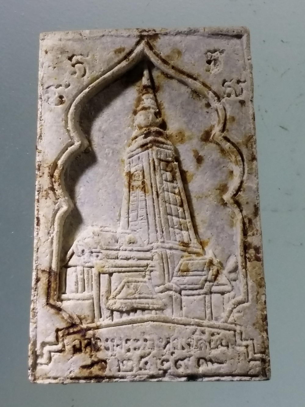 Antig Pim 250 พระพุทธเนื้อผง รุ่นฉลองพระมหาเจดีย์ วัดธรรมมงคล สร้างปี 2529 จัดเป็นพระยุคแรกๆของ พระอาจารย์วิริยังค์ วัดธรรมมงคล หายาก สร้างน้อย ไม่ค่อยพบเจอ พระรายการนี้ให้เช่าบูชาแล้ว