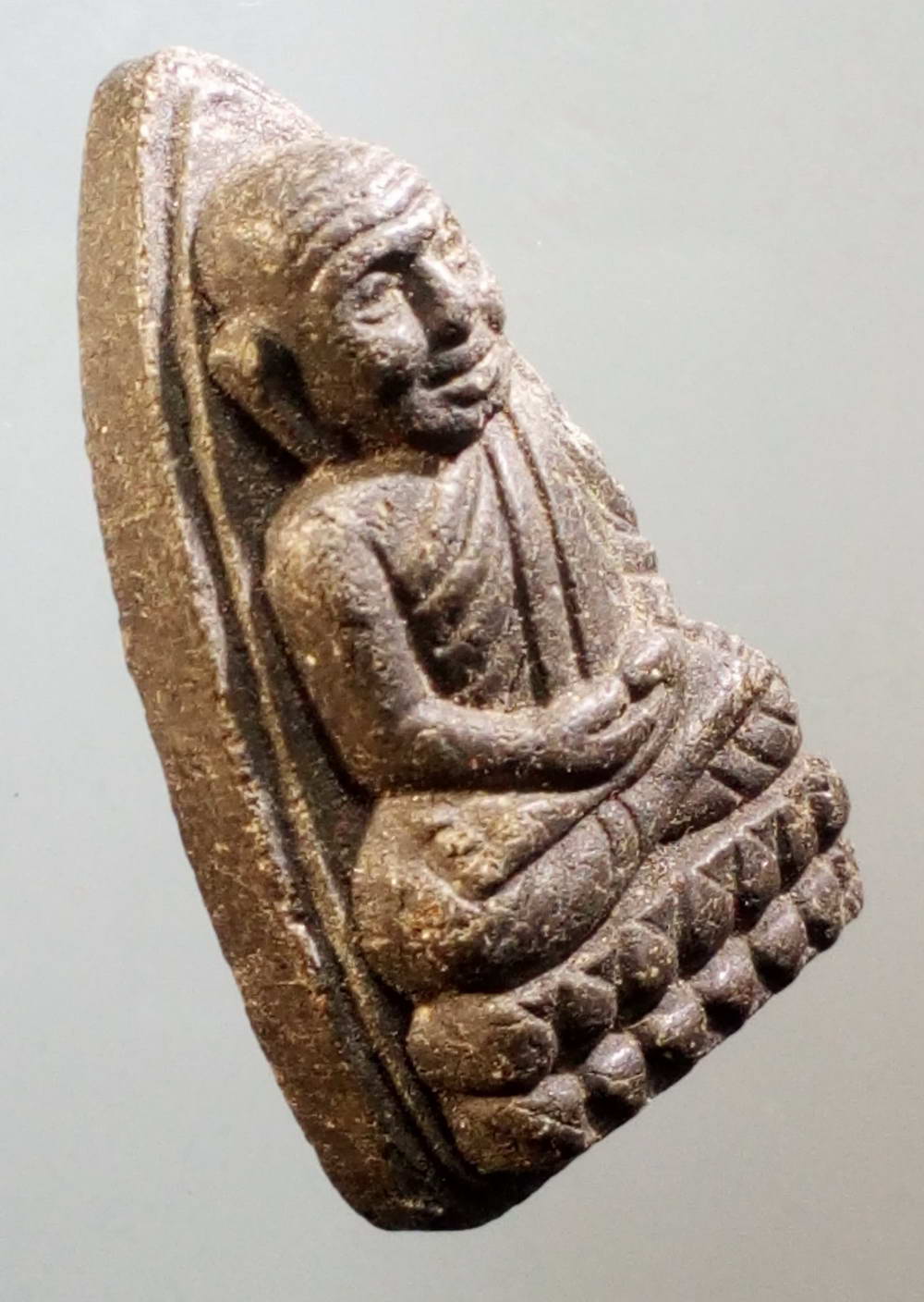 รหัสสินค้า หลวงปู่ทวด วัดต่างๆ 210 หลวงปู่ทวด เนื้อผงใบลาน ออกวัดคงคา จังหวัดนนทบุรี สร้างปี 2539 พระรายการนี้ให้เช่าบูชาแล้ว