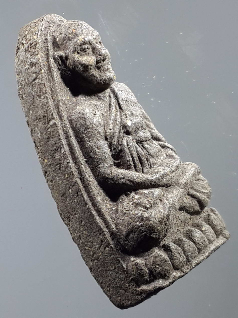 รหัสสินค้า พระไม่ทราบที่ 330 พระผงผสมว่าน รูปเหมือน หลวงพ่อจอบ ไม่ทราบที่