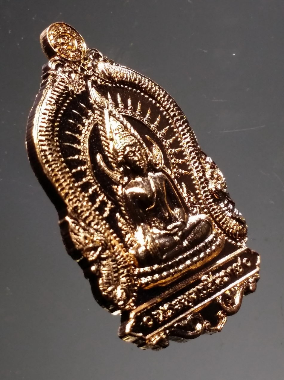 รหัสสินค้า พระมีกล่อง 3816 เหรียญพระพุทธชินราช หลวงปู่บุญมี วัดเจดีย์ยอดทอง จังหวัดพิษณุโลก สร้างปี 2561 ตอกโค๊ต หมายเลข 358