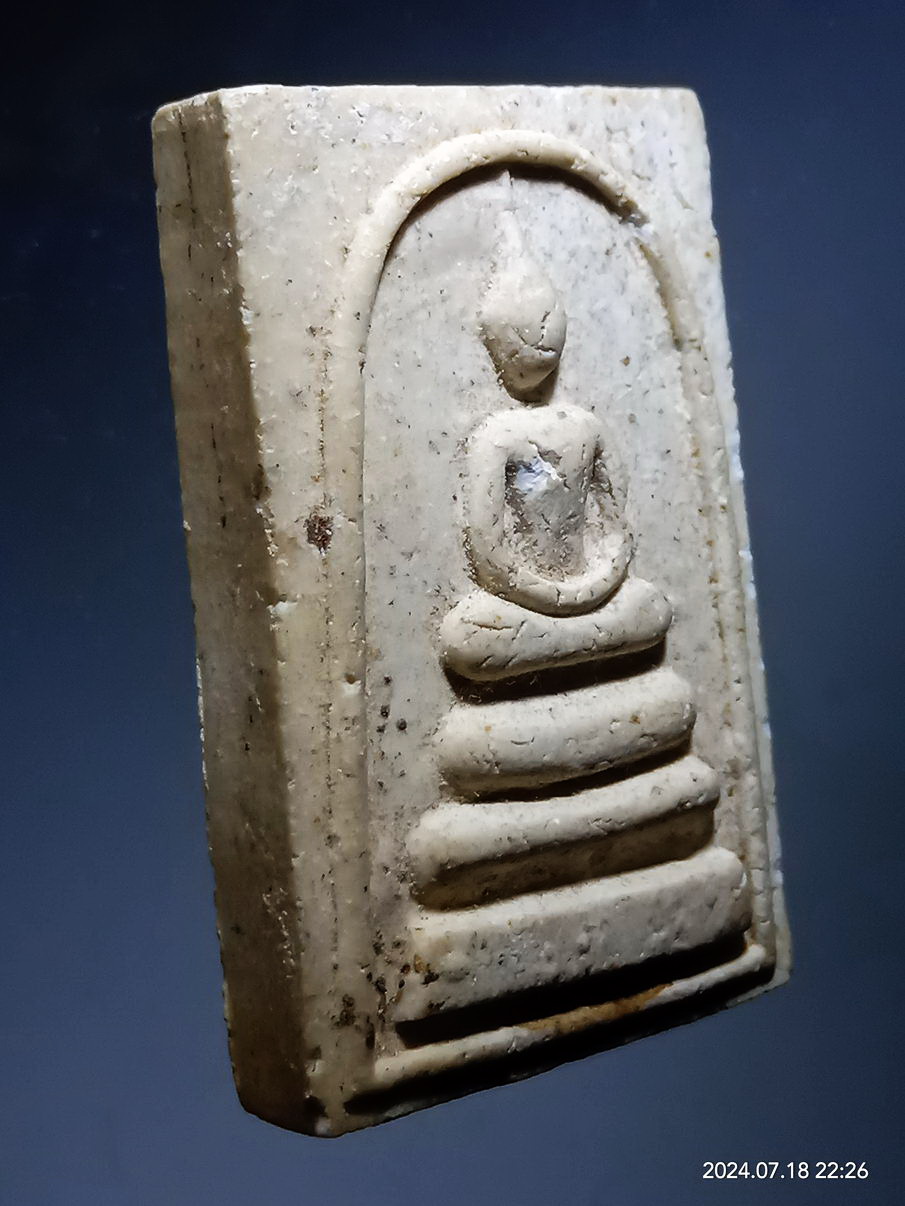 รหัสสินค้า พระสมเด็จ วัดต่างๆ 1219 พระสมเด็จเนื้อผง หลังเครื่องอัฐบริขาร และยันต์พุทโธ หลวงปู่ชอบ ฐานสโม วัดโคกมน อำเภอวังสะพุง จังหวัดเลย