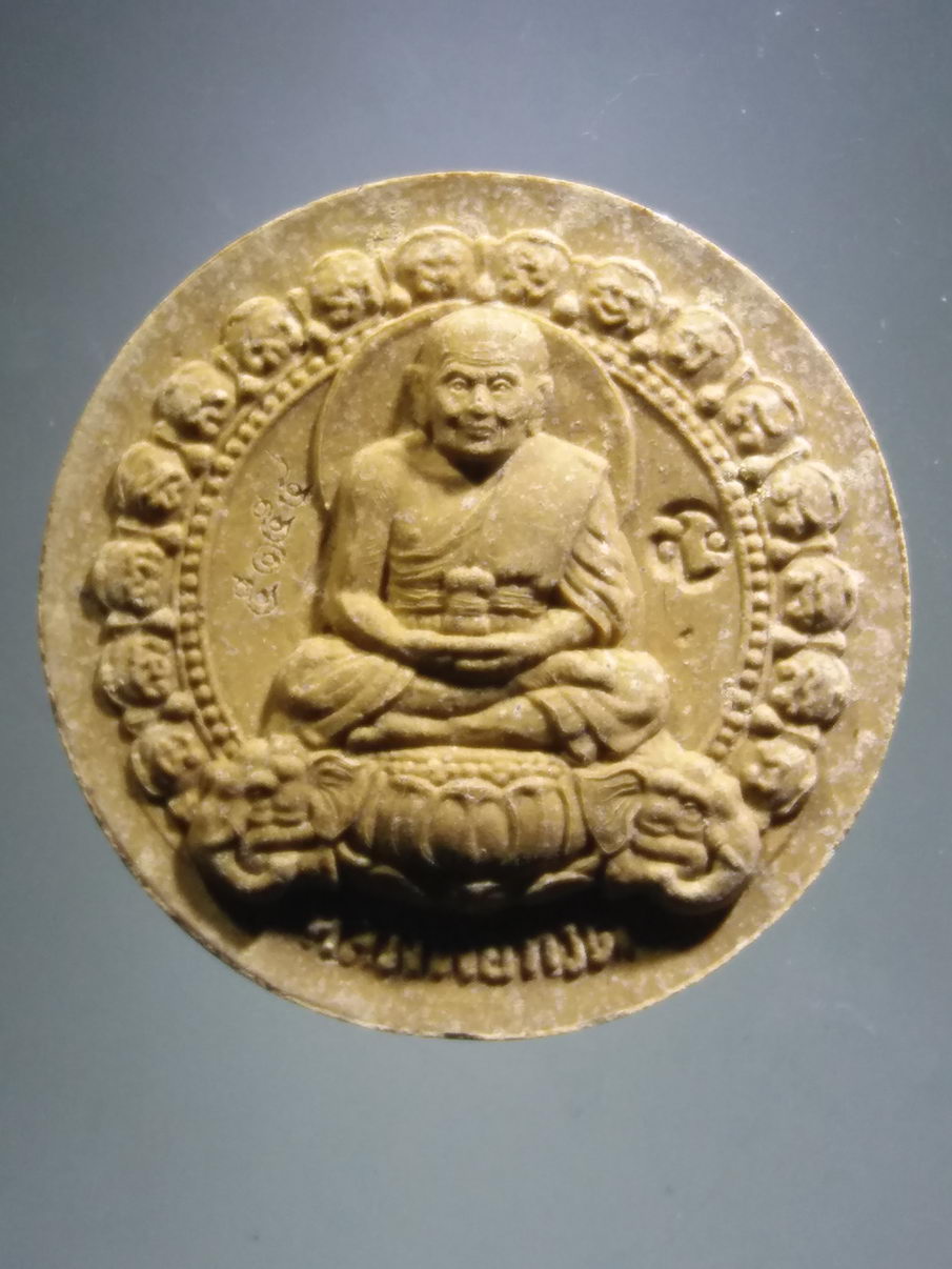 รหัสสินค้า พระมีกล่อง 3903 หลวงพ่อทวด วัดช้างให้ เนื้อกระเบื้องโบสถ์ พิมพ์จันทร์ลอย รุ่นบูรณะพระบรมธาตุเจดีย์ ปี 2551