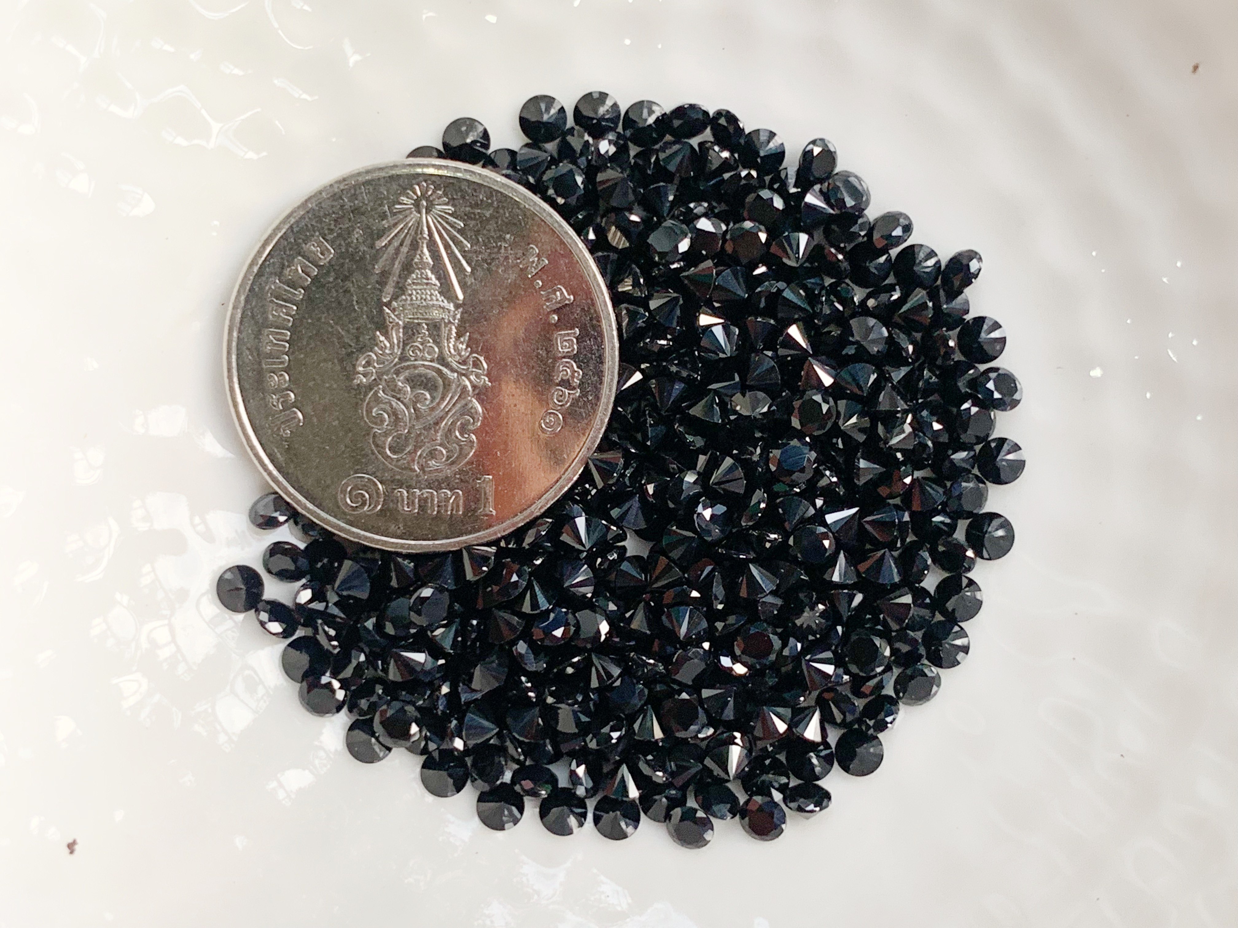 นิลกลม 2.5 มม. 5 กะรัต