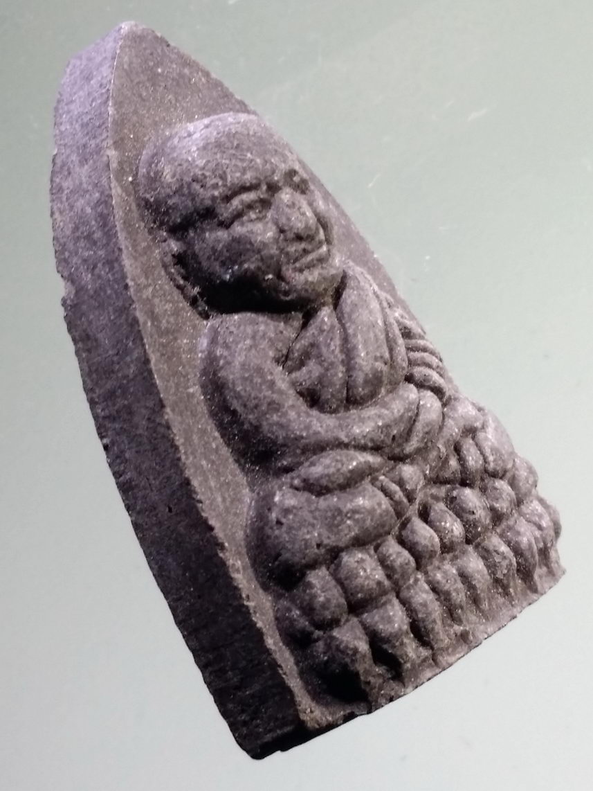 รหัสสินค้า หลวงปู่ทวด วัดต่างๆ 553 หลวงปู่ทวด เนื้อผงผสมว่าน หลังยันต์นะเฉลียวเพช ไม่ทราบปีที่สร้าง