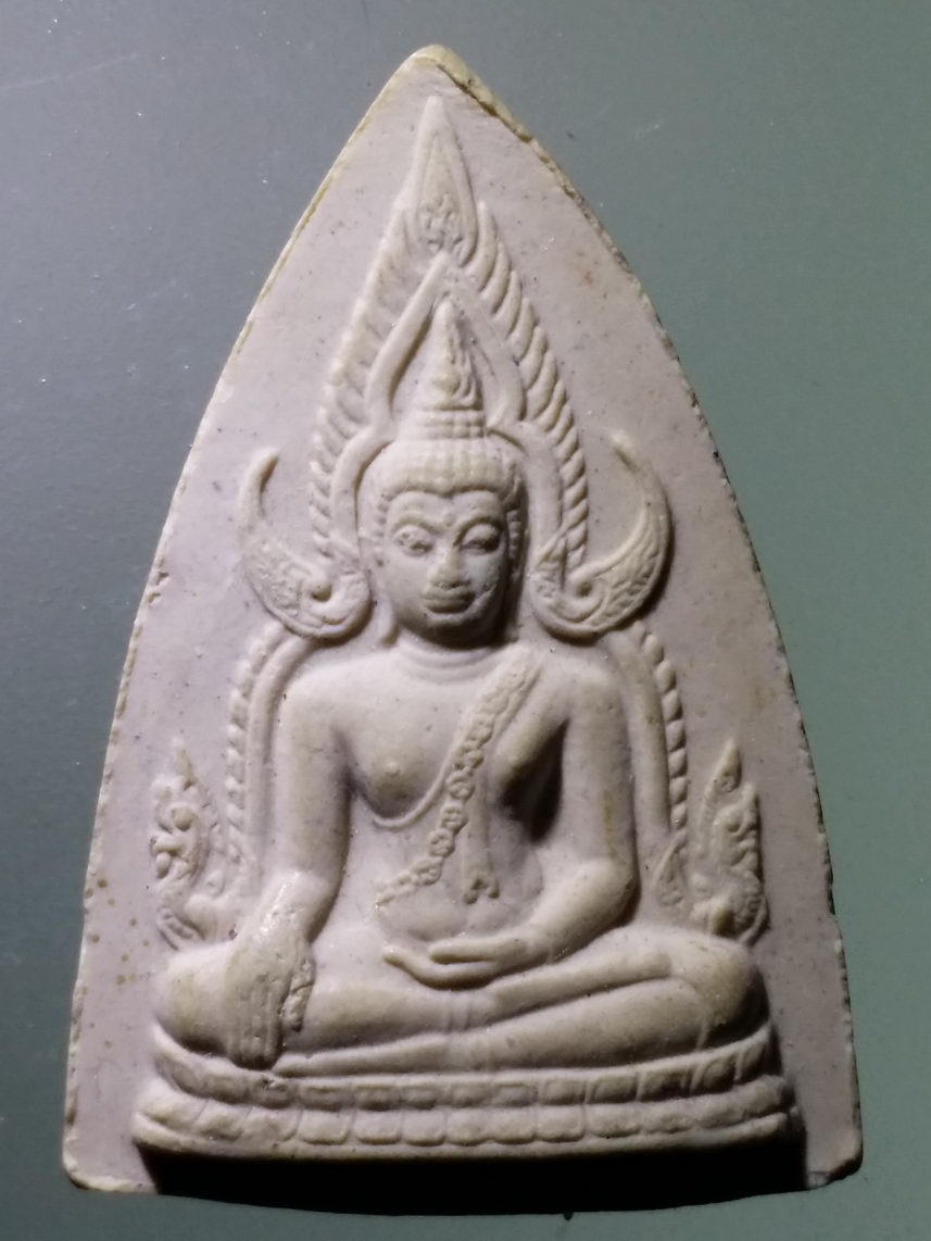 รหัสสินค้า พระเนื้อดิน เนื้อผง เนื้อว่าน 6656 พระพุทธชินราช เนื้อผง รุ่นมงคลแผ่นดินดี ปั๊มตรายางด้านข้าง กด Code ด้านล่าง