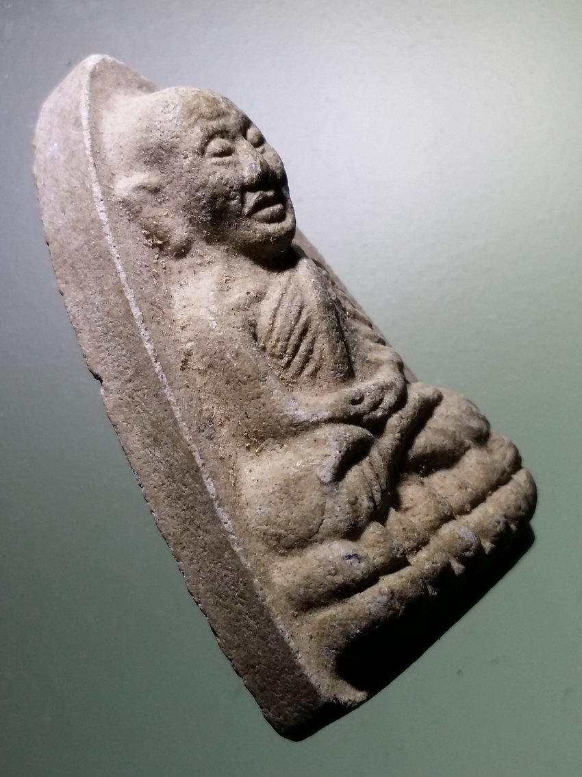 รหัสสินค้า หลวงปู่ทวด วัดต่างๆ 526 หลวงปู่ทวดเนื้อผง หลังเรียบ วัดช้างให้ จังหวัดปัตตานี ไม่ทราบปีที่สร้าง