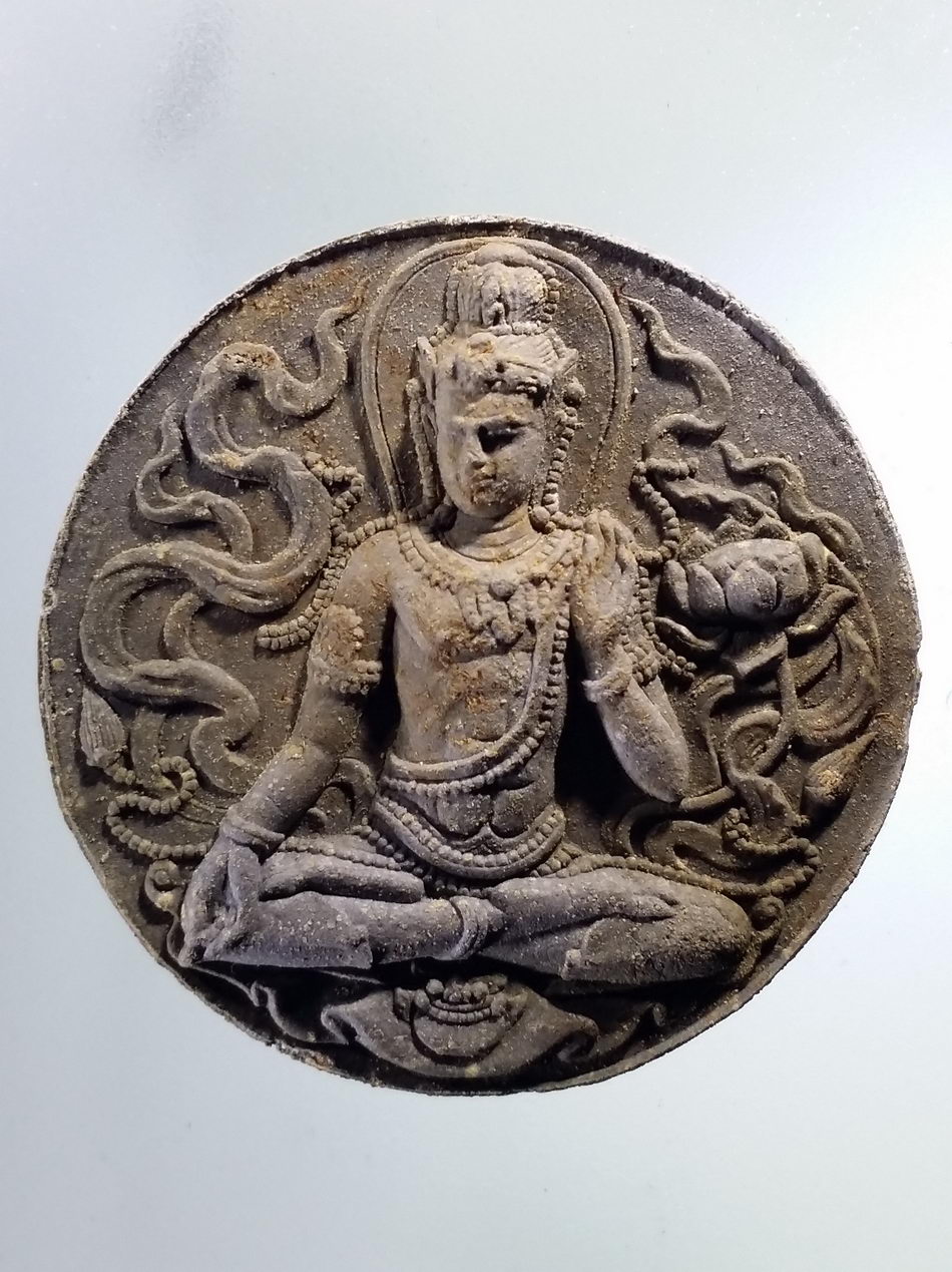 รหัสสินค้า จตุคามรามเทพ 574 พระเทวราชโพธิสัตว์จตุคามรามเทพ รุ่น มหาจักรพรรดิศรีวิชัยสุวรรณภูมิ เนื้อว่าน โรยไม้ตะเคียน หมายเลข ๘๗