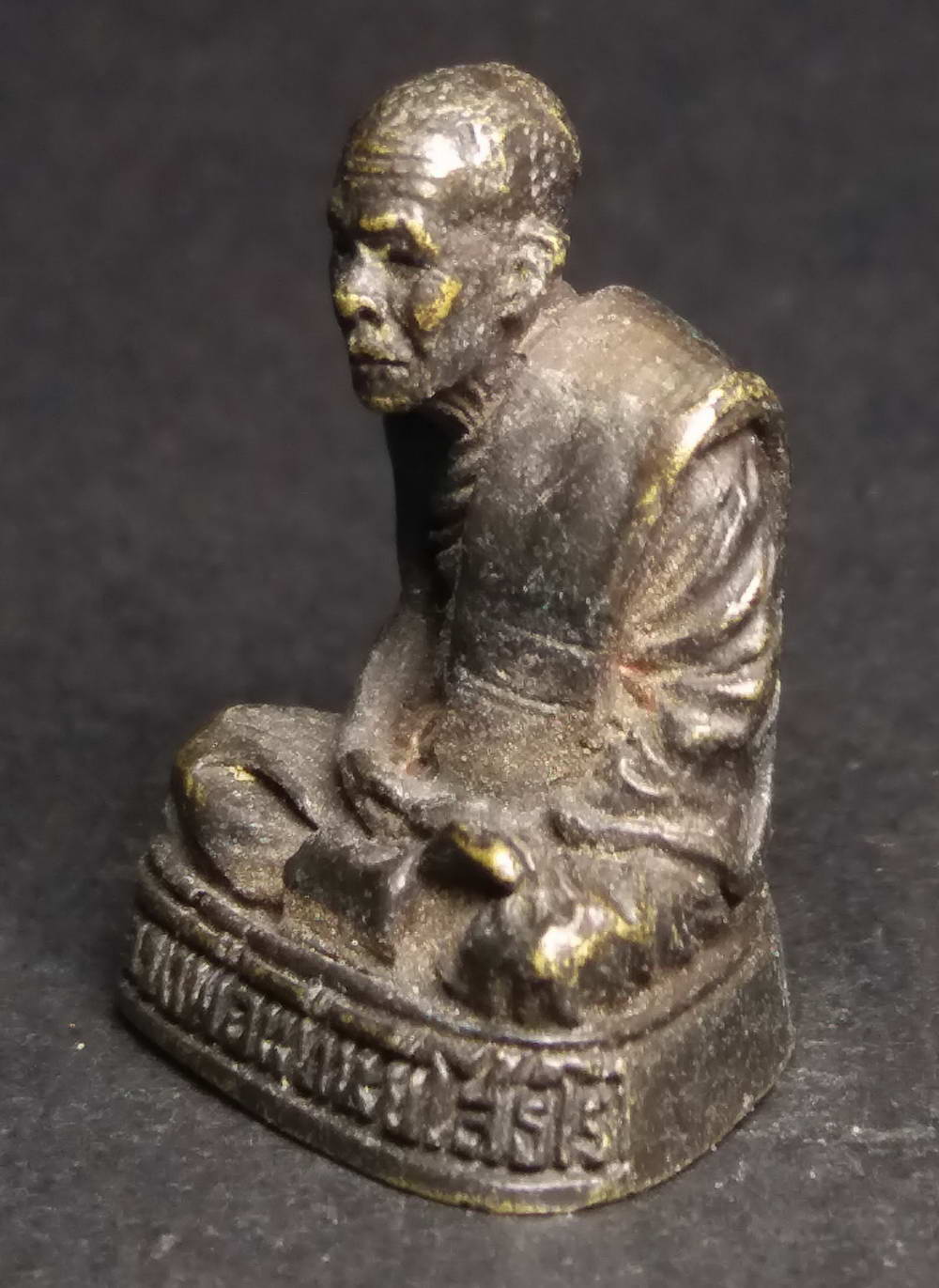 รหัสสินค้า พระกริ่ง พระหล่อ 150 รูปหล่อหลวงพ่อแท่น ยโสธโร วัดเขาหน่อ อำเภอบรรพตพิสัย จังหวัดนครสวรรค์ เนื้อทองเหลืองรมดำ