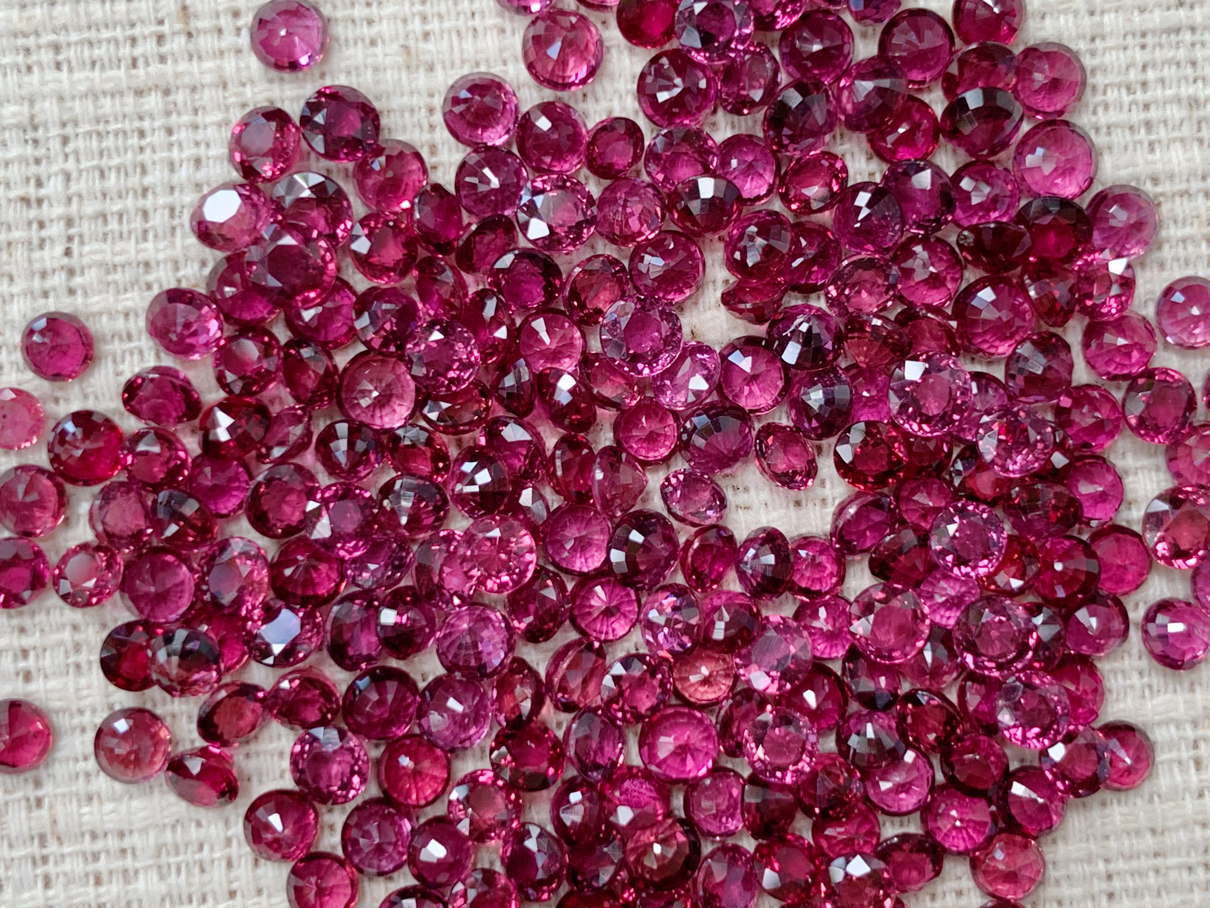 ทับทิมดิบ 2.9-3.2 มม. 1 กะรัต (คละsize)