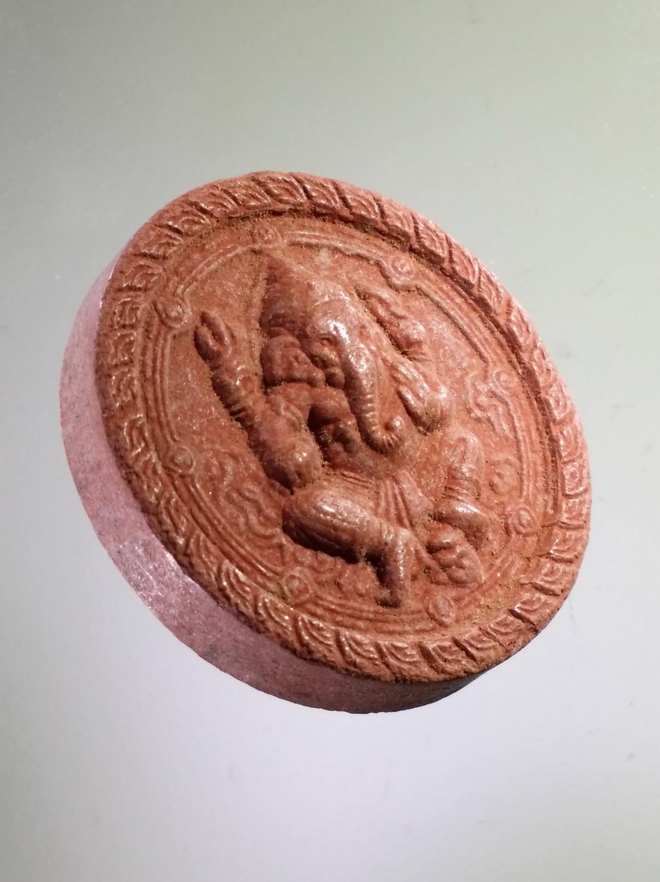 รหัสสินค้า จตุคามรามเทพ 438 พระพิฆเณศวร เทพเจ้าแห่งความสำเร็จ เนื้อว่านแดง ปลุกเสก พิธีจตุคามรามเทพ ไม่ทราบรุ่น ไม่มีกล่องพิมพ์เล็ก